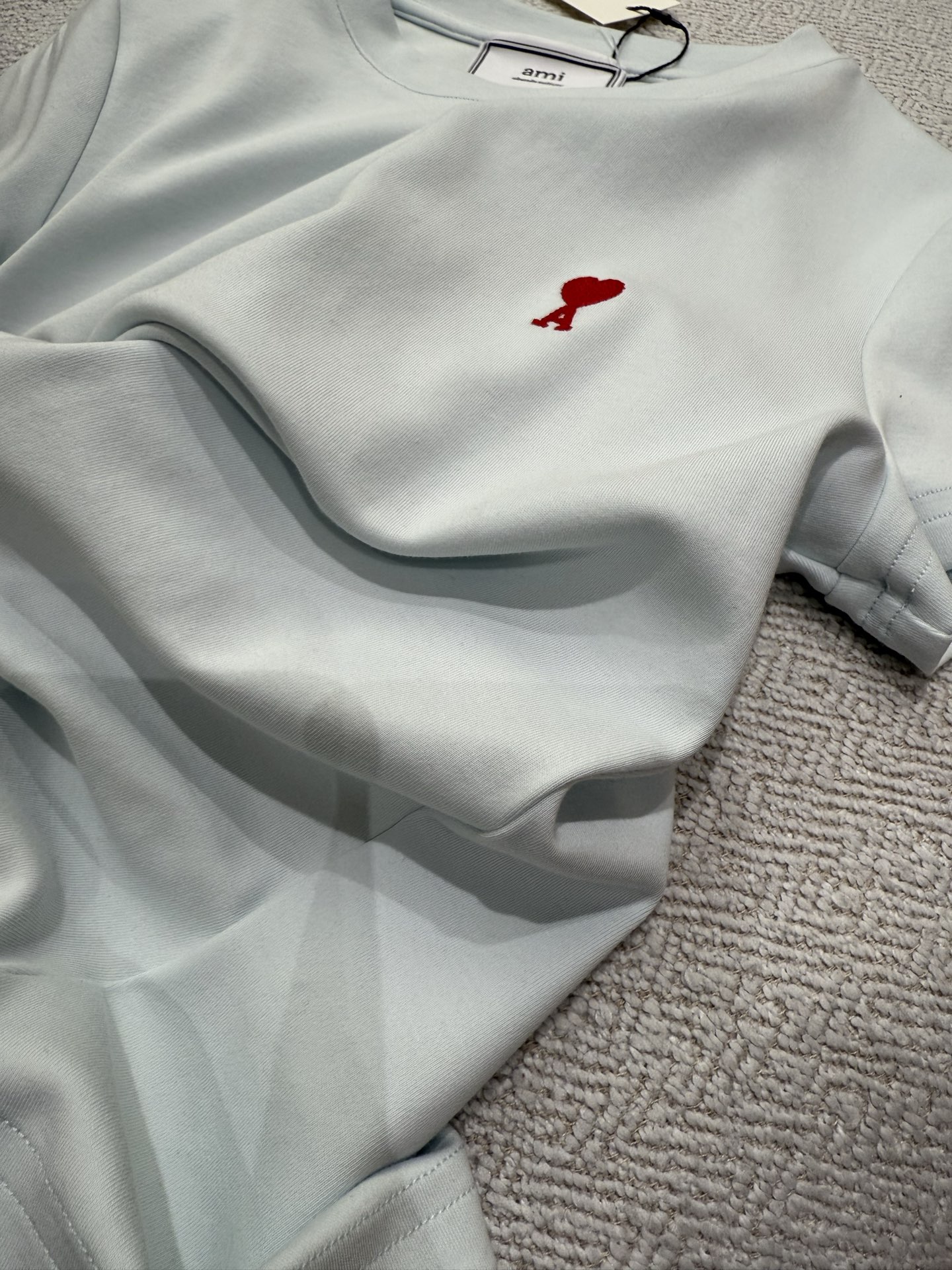 “Embroidered Logo T-Shirts: Stylish and Breathable Summer Collection in Various Sizes” - 图片 6