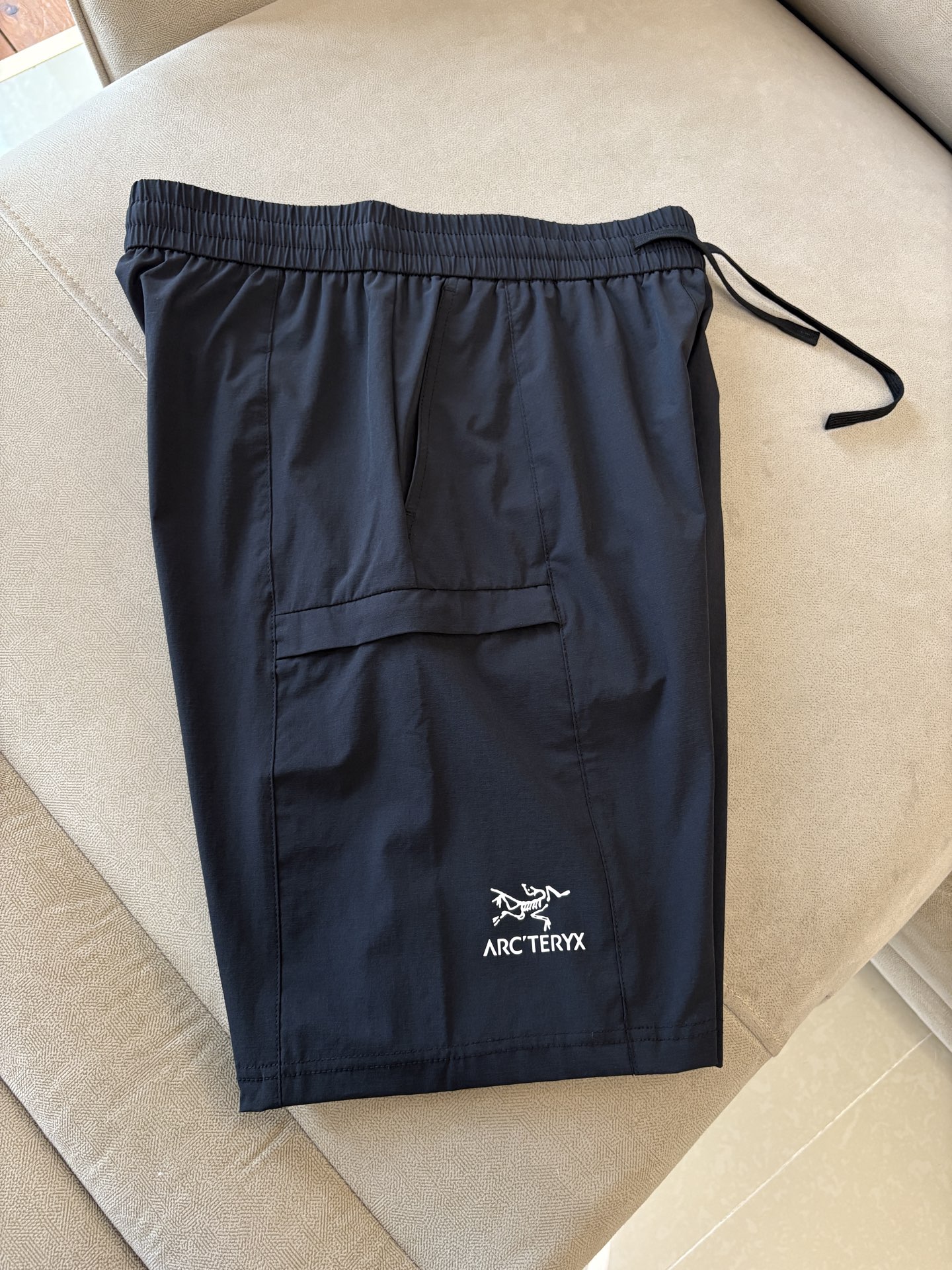 NO:516536,The new summer style of the ancestor 2025 shorts casual pants, custom-made fabrics for counters, breathable and comfortable, impeccable details, brand elements design concept, reflect quality. The feel is delicate and soft!  It is casually cut, with a great upper body style!  Code number L-4XL, shorts, alexander wang19860909始祖2025夏季新款 短裤 休闲裤,专柜定制面料 透气舒适度高,细节无可挑剔,品牌元素设计理念,体现品质.手感细腻柔软！呈现休闲裁剪,上身版型超赞！码数L-4XL,,shorts,alexander wang,Men's clothing