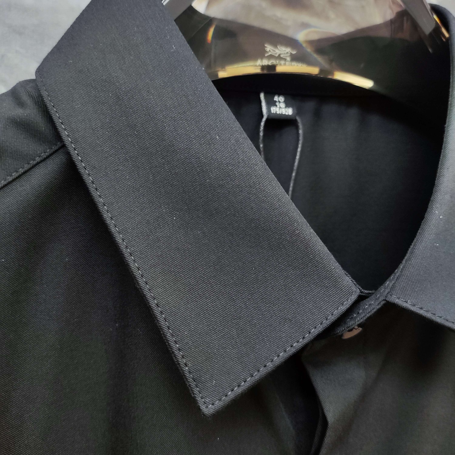 始祖鸟 2025ss新款长袖 衬衫 衬衣，高端版本！专柜定制面料 透气舒适度高，细节无可挑剔，品牌元素设