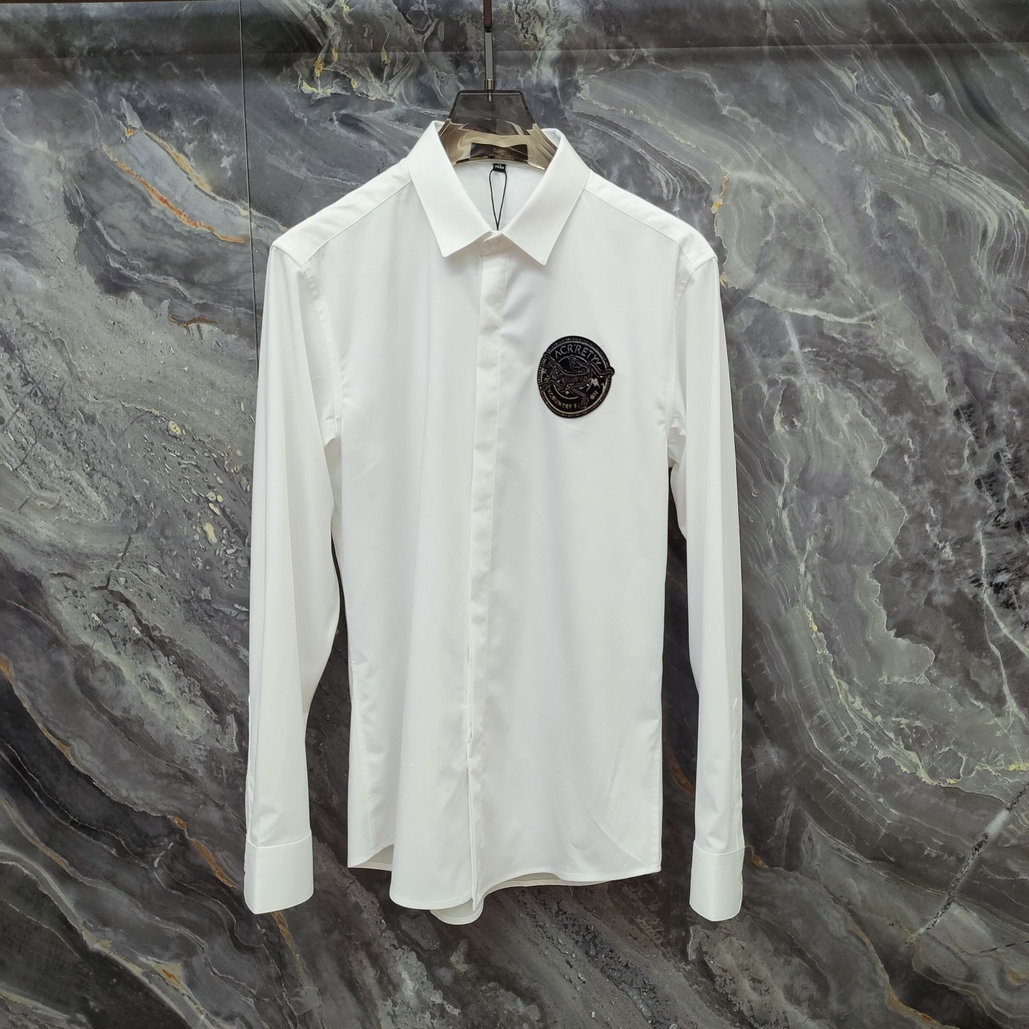 始祖鸟 2025ss新款长袖 衬衫 衬衣，高端版本！专柜定制面料 透气舒适度高，细节无可挑剔，品牌元素设