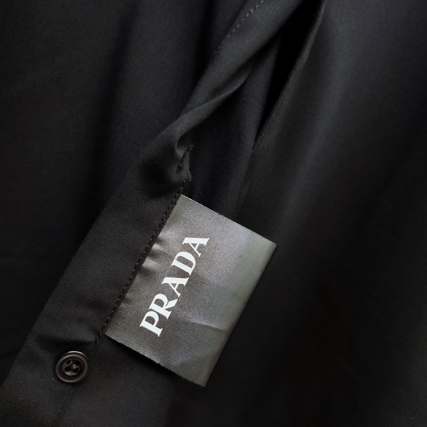 普拉达 PRADA 2026ss新款长袖 衬衫 衬衣，高端版本！专柜定制面料 透气舒适度高，细节无可挑剔