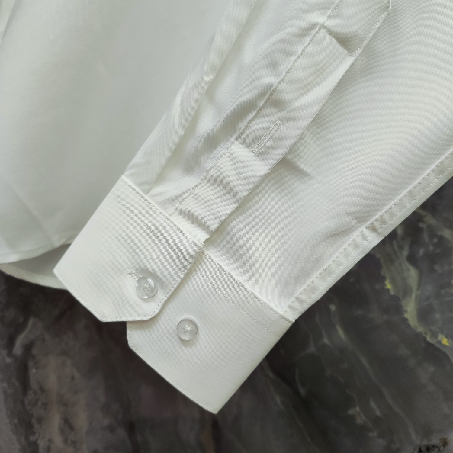 路易威登 LV 2025ss新款长袖 衬衫 衬衣，高端版本！专柜定制面料 透气舒适度高，细节无可挑剔，品