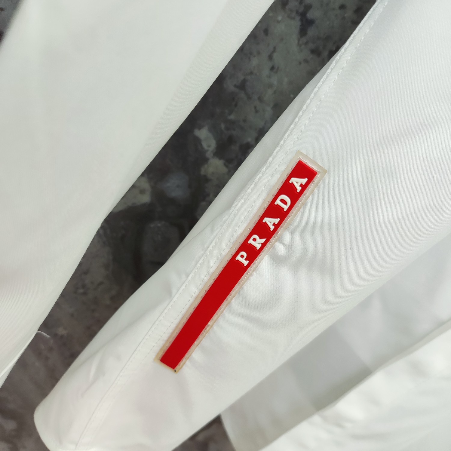 普拉达 PRADA 2025ss新款长袖 衬衫 衬衣，高端版本！专柜定制面料 透气舒适度高，细节无可挑剔