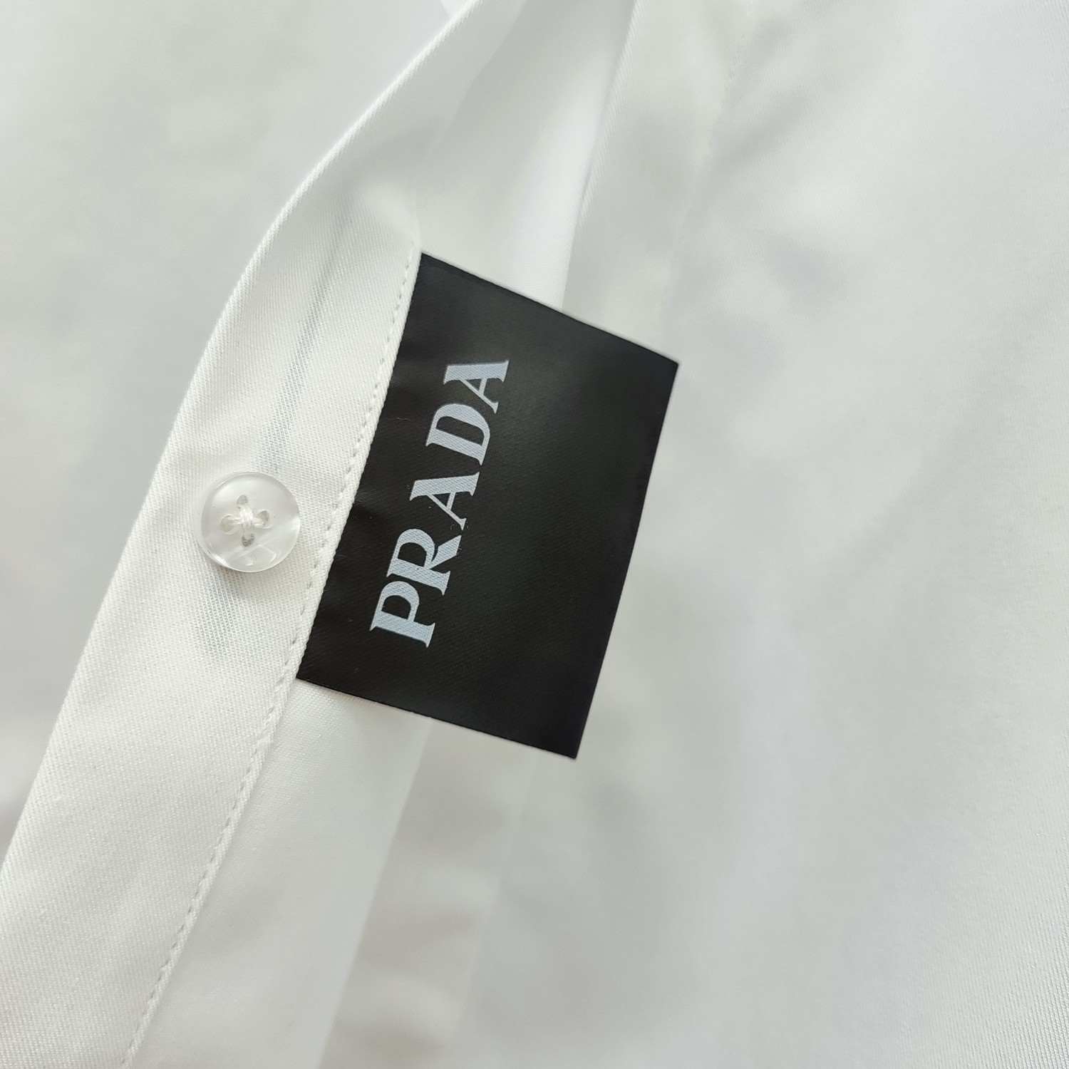 普拉达 PRADA 2025ss新款长袖 衬衫 衬衣，高端版本！专柜定制面料 透气舒适度高，细节无可挑剔