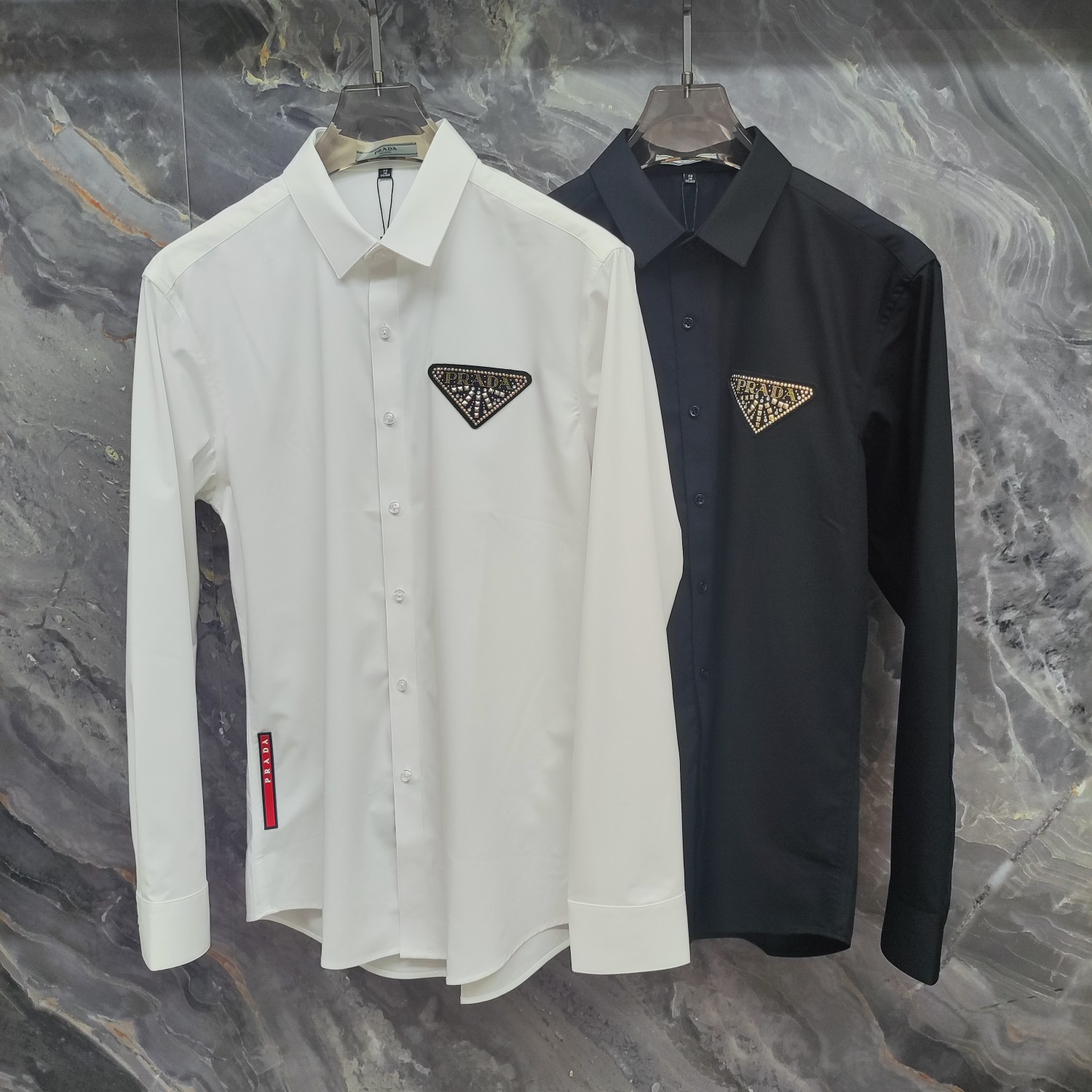   普拉达  PRADA  2025ss新款长袖 衬衫 衬衣，高端版本！专柜定制面料 透气舒适度高，细节
