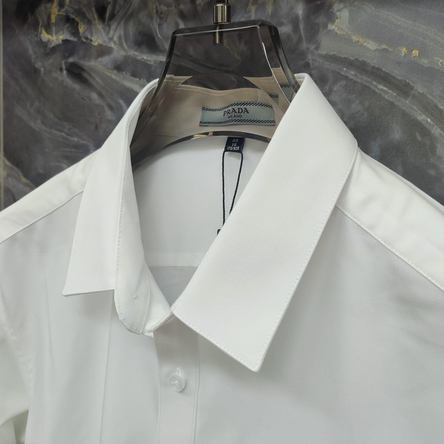   普拉达  PRADA  2025ss新款长袖 衬衫 衬衣，高端版本！专柜定制面料 透气舒适度高，细节
