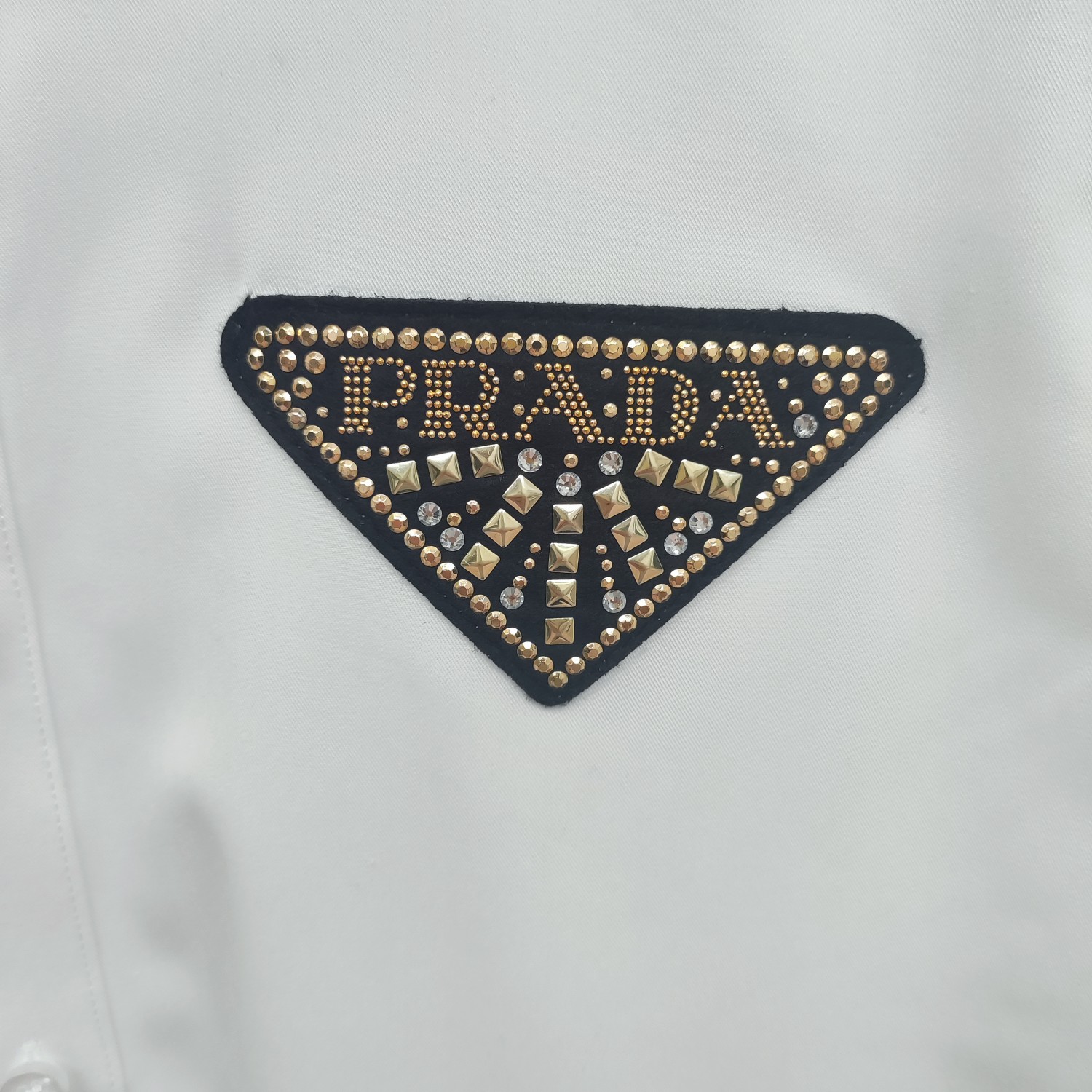   普拉达  PRADA  2025ss新款长袖 衬衫 衬衣，高端版本！专柜定制面料 透气舒适度高，细节
