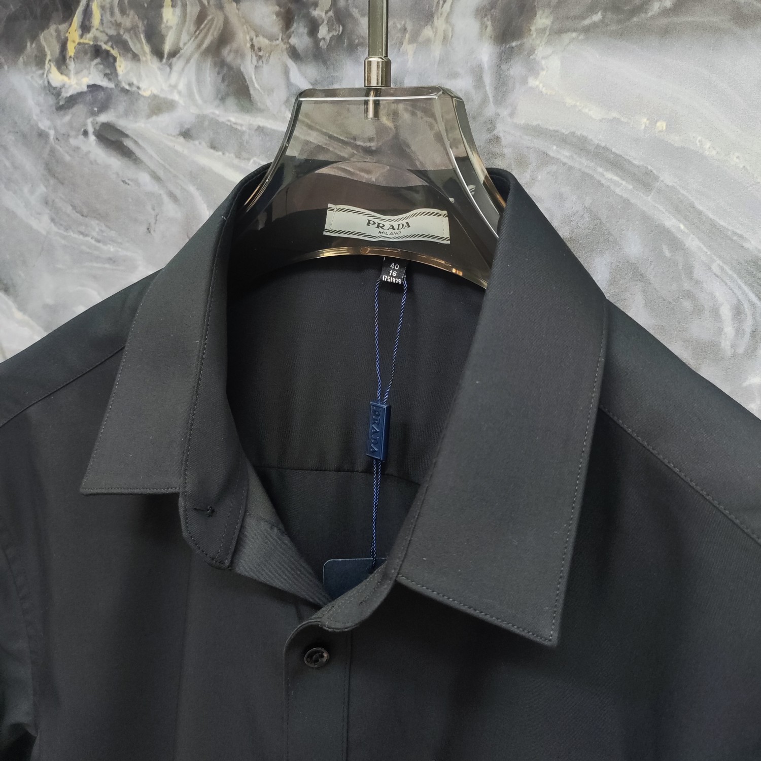   普拉达  PRADA  2025ss新款长袖 衬衫 衬衣，高端版本！专柜定制面料 透气舒适度高，细节