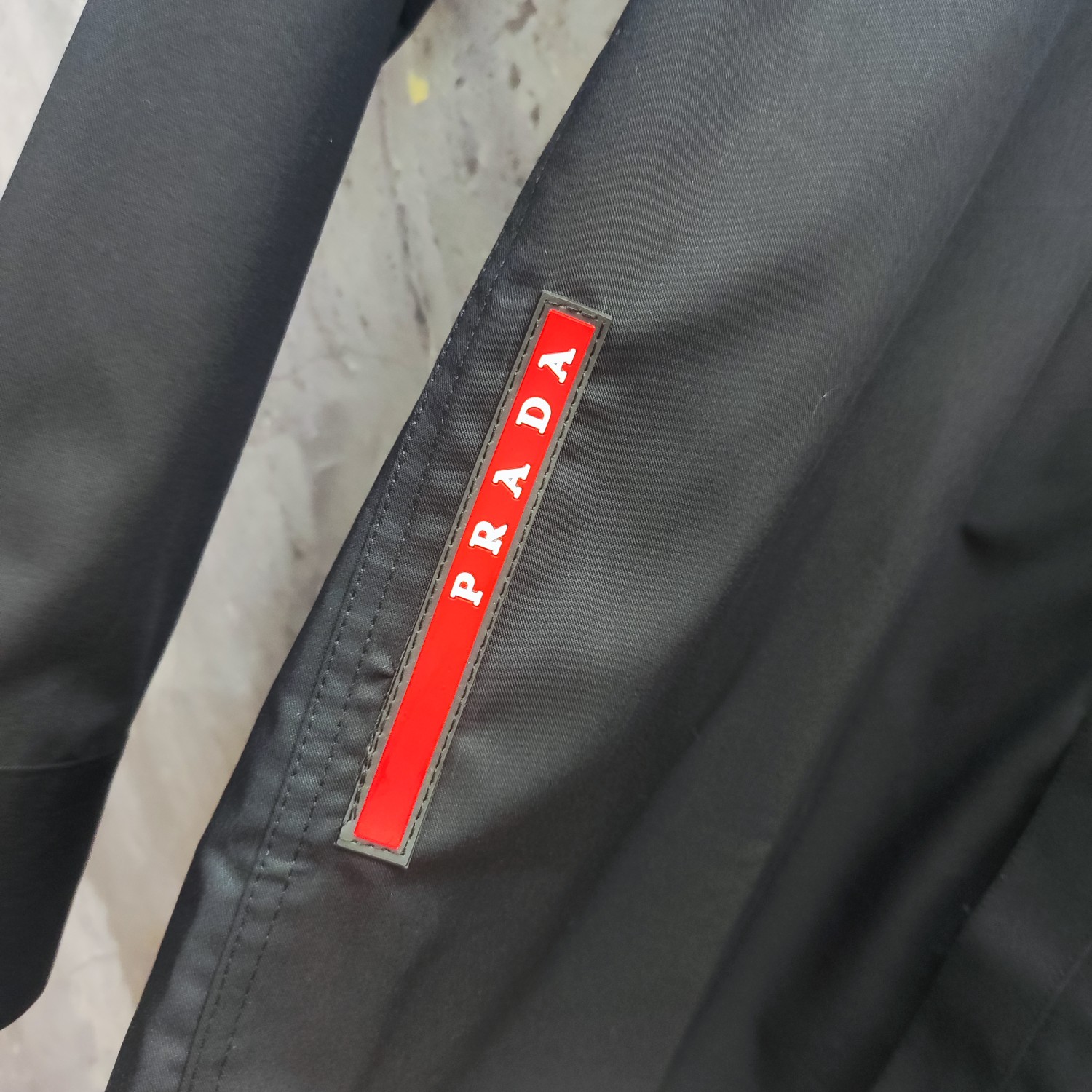   普拉达  PRADA  2025ss新款长袖 衬衫 衬衣，高端版本！专柜定制面料 透气舒适度高，细节