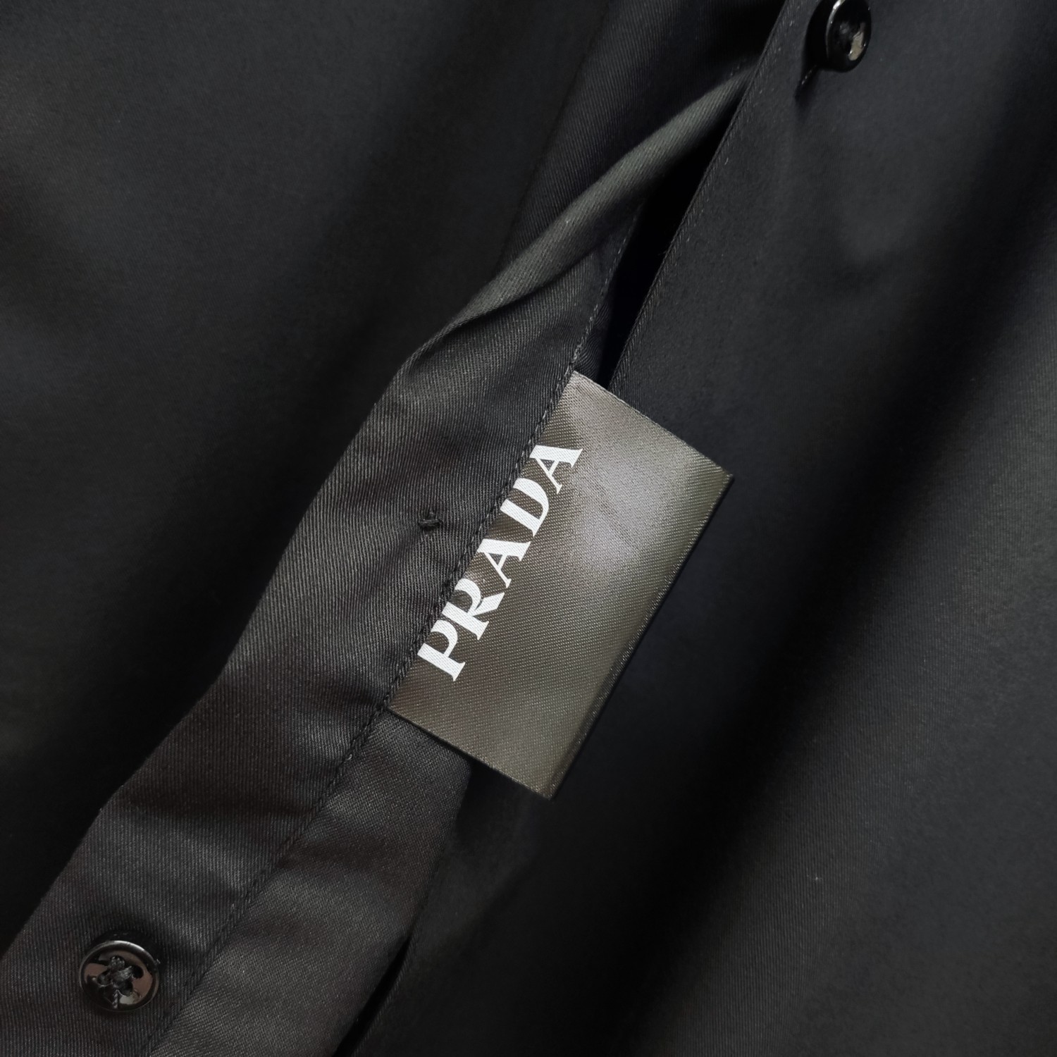   普拉达  PRADA  2025ss新款长袖 衬衫 衬衣，高端版本！专柜定制面料 透气舒适度高，细节