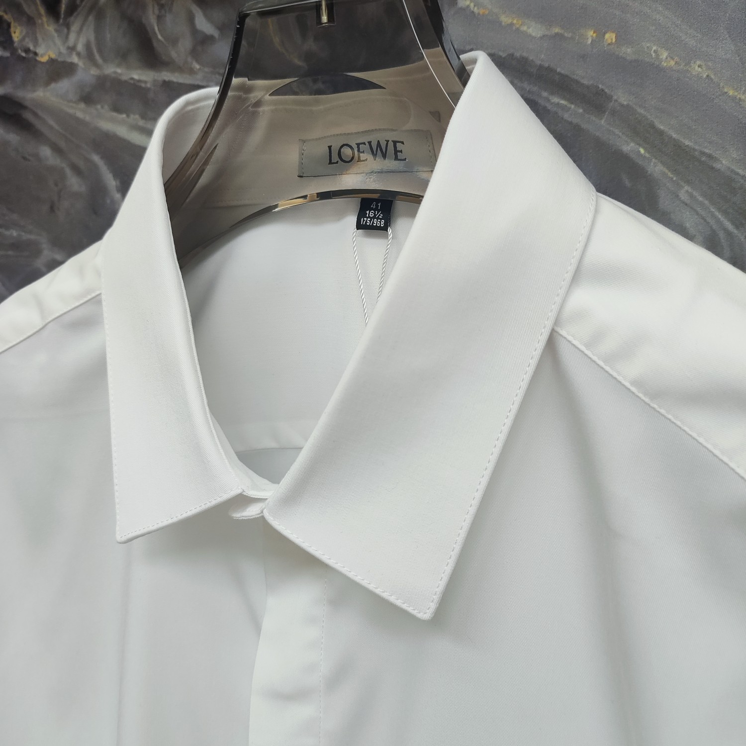   Loewe 罗意威  2025ss新款长袖 衬衫 衬衣，高端版本！专柜定制面料 透气舒适度高，细节无