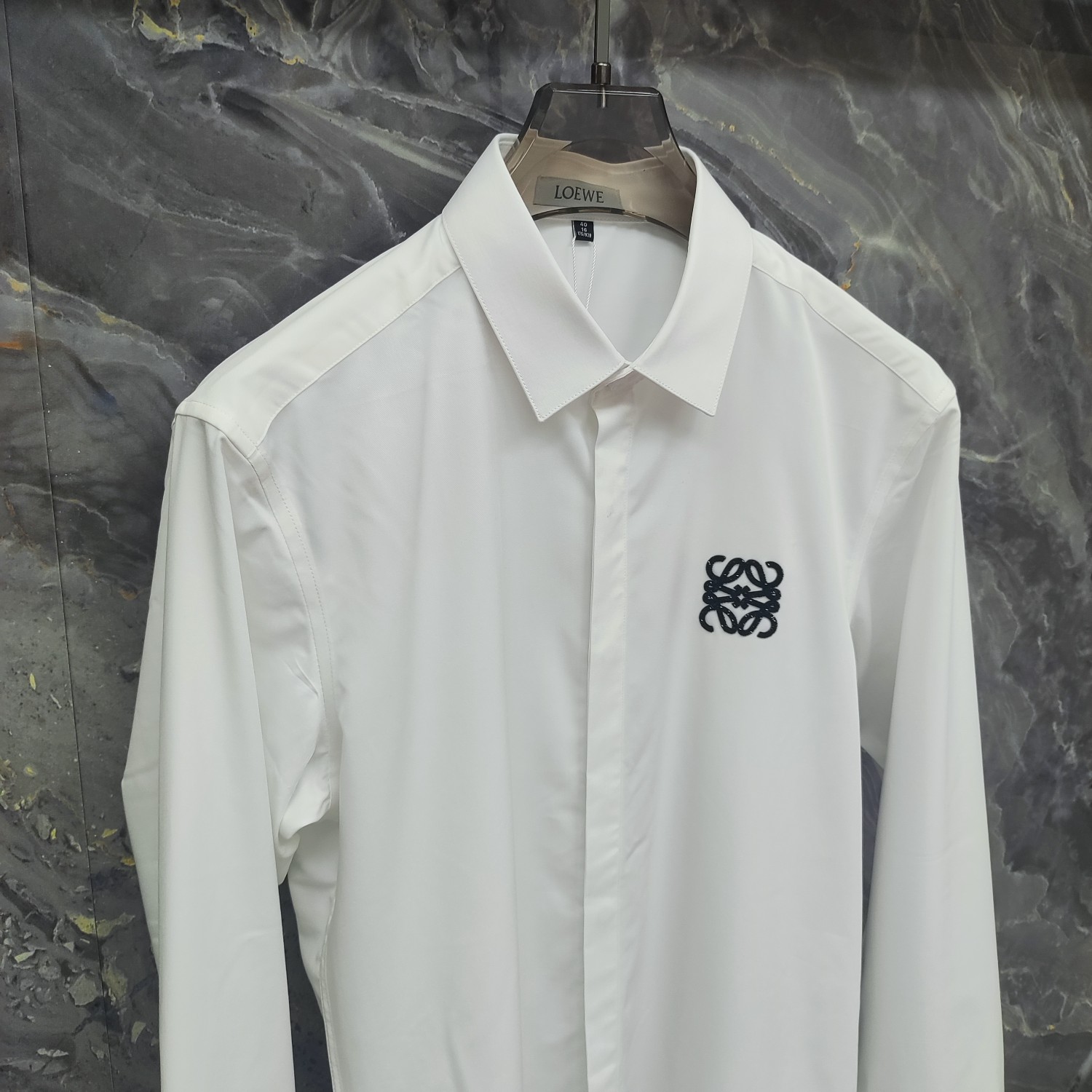 Loewe 罗意威 2025ss新款长袖 衬衫 衬衣，高端版本！专柜定制面料 透气舒适度高，细节无可挑剔