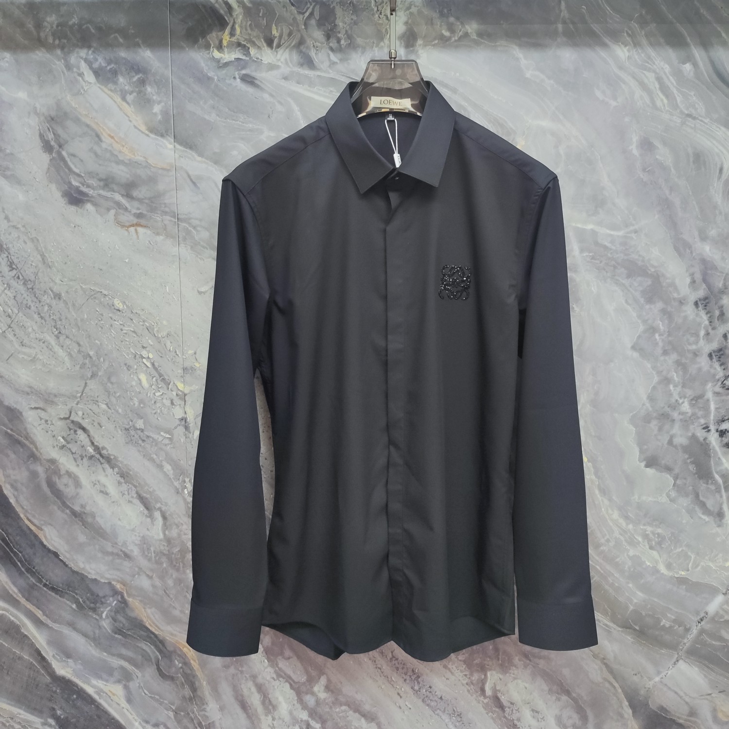 Loewe 罗意威 2025ss新款长袖 衬衫 衬衣，高端版本！专柜定制面料 透气舒适度高，细节无可挑剔