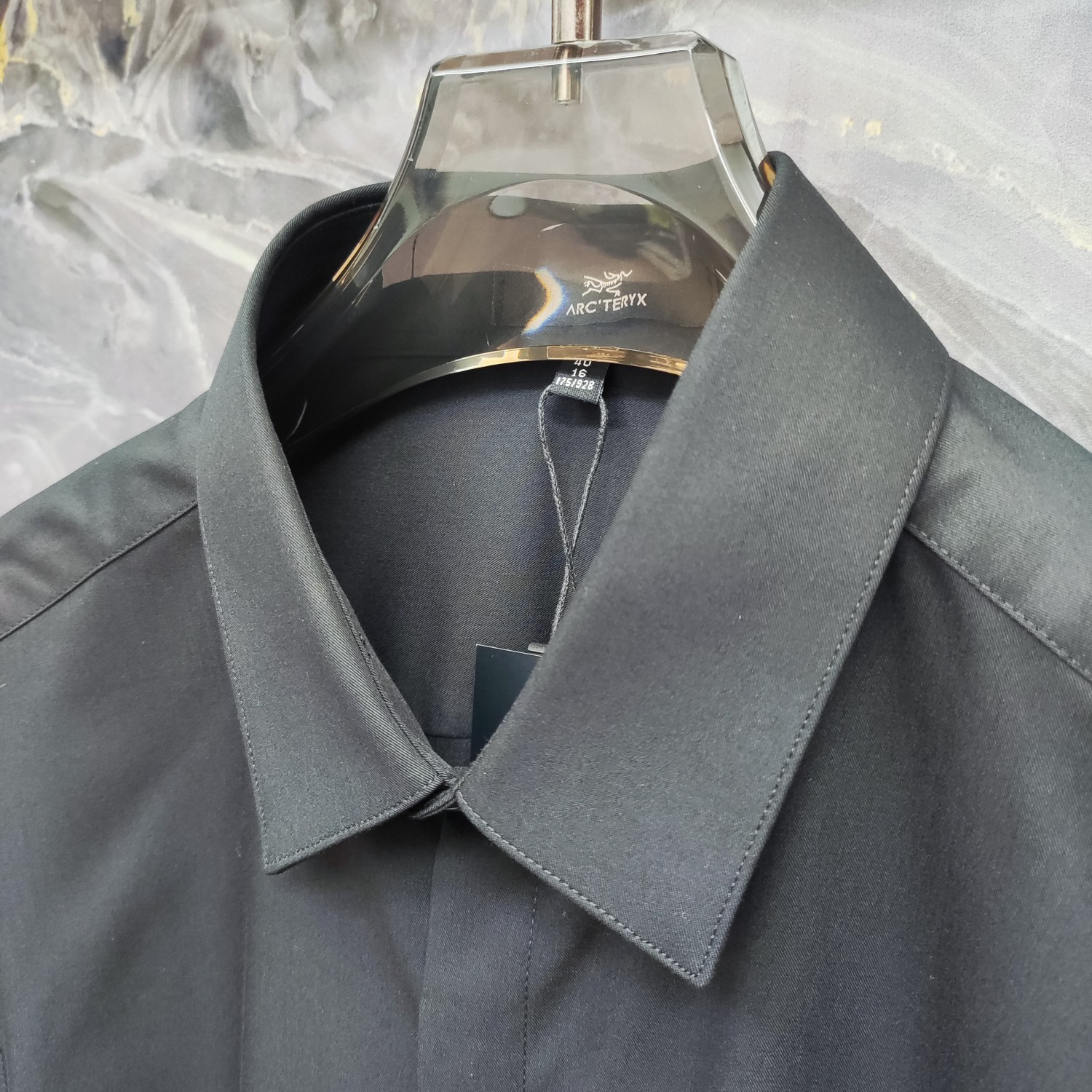 始祖鸟 2025ss新款长袖 衬衫 衬衣，高端版本！专柜定制面料 透气舒适度高，细节无可挑剔，品牌元素设