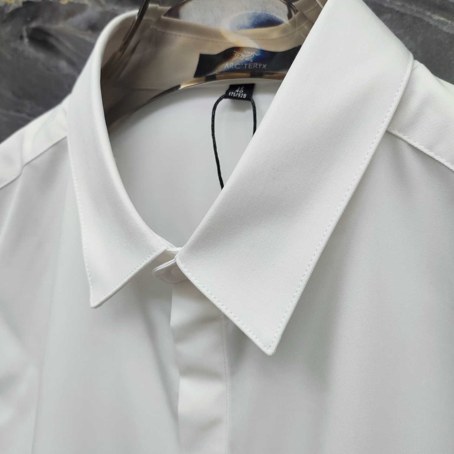 始祖鸟 2025ss新款长袖 衬衫 衬衣，高端版本！专柜定制面料 透气舒适度高，细节无可挑剔，品牌元素设