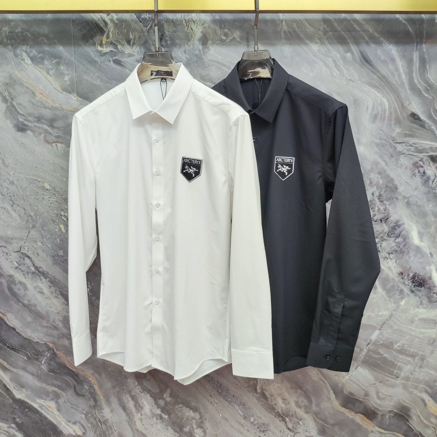 始祖鸟 2025ss新款长袖 衬衫 衬衣，高端版本！专柜定制面料 透气舒适度高，细节无可挑剔，品牌元素设