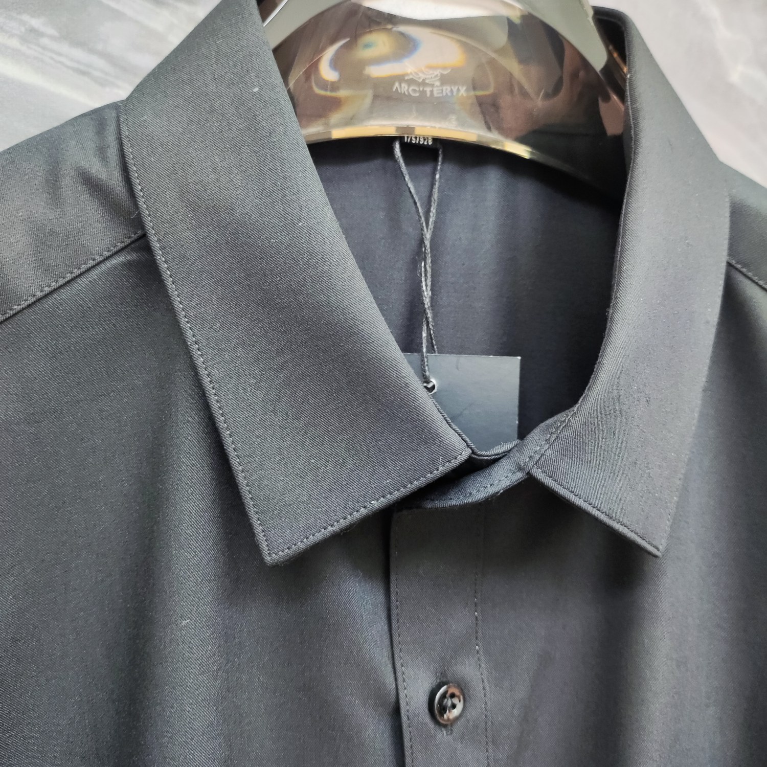 始祖鸟 2025ss新款长袖 衬衫 衬衣，高端版本！专柜定制面料 透气舒适度高，细节无可挑剔，品牌元素设