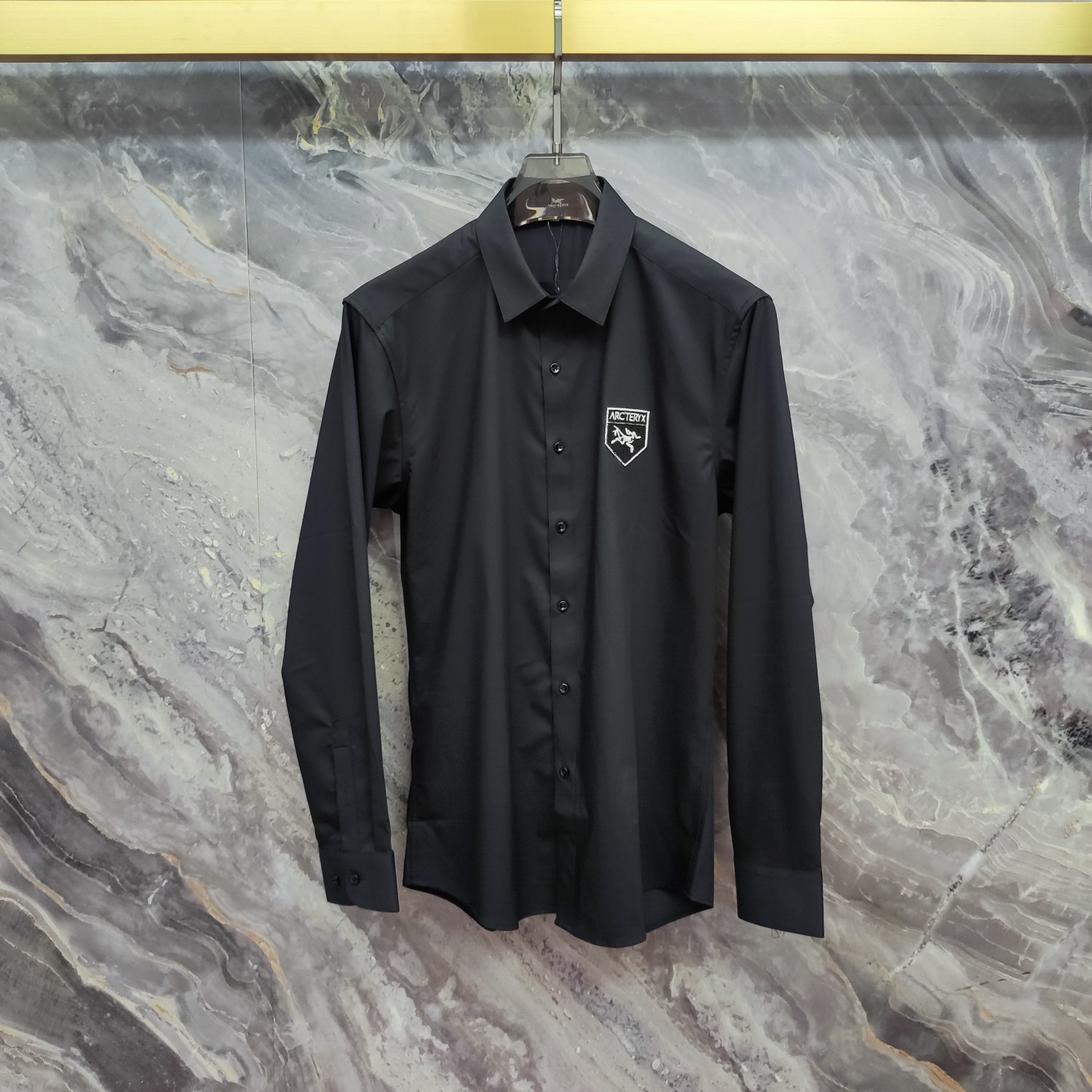 始祖鸟 2025ss新款长袖 衬衫 衬衣，高端版本！专柜定制面料 透气舒适度高，细节无可挑剔，品牌元素设