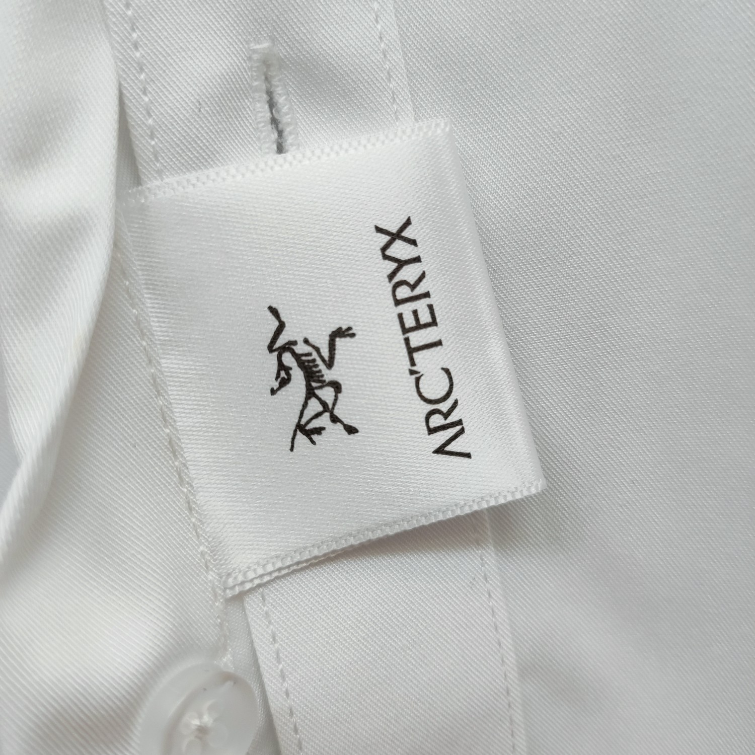 始祖鸟 2025ss新款长袖 衬衫 衬衣，高端版本！专柜定制面料 透气舒适度高，细节无可挑剔，品牌元素设