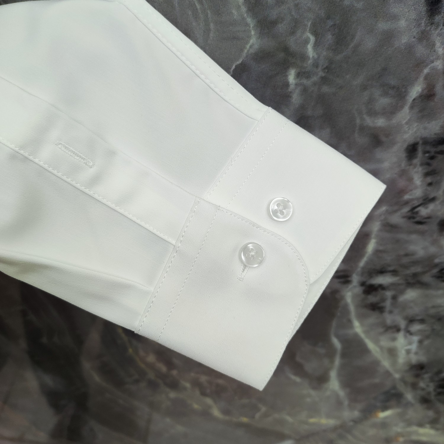 始祖鸟 2025ss新款长袖 衬衫 衬衣，高端版本！专柜定制面料 透气舒适度高，细节无可挑剔，品牌元素设