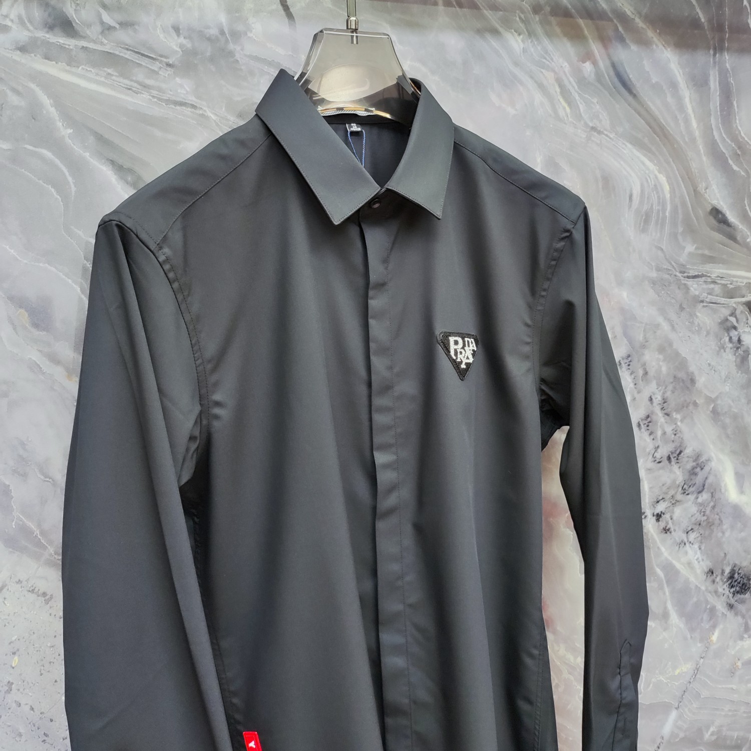 普拉达 PRADA 2025ss新款长袖 衬衫 衬衣，高端版本！专柜定制面料 透气舒适度高，细节无可挑剔