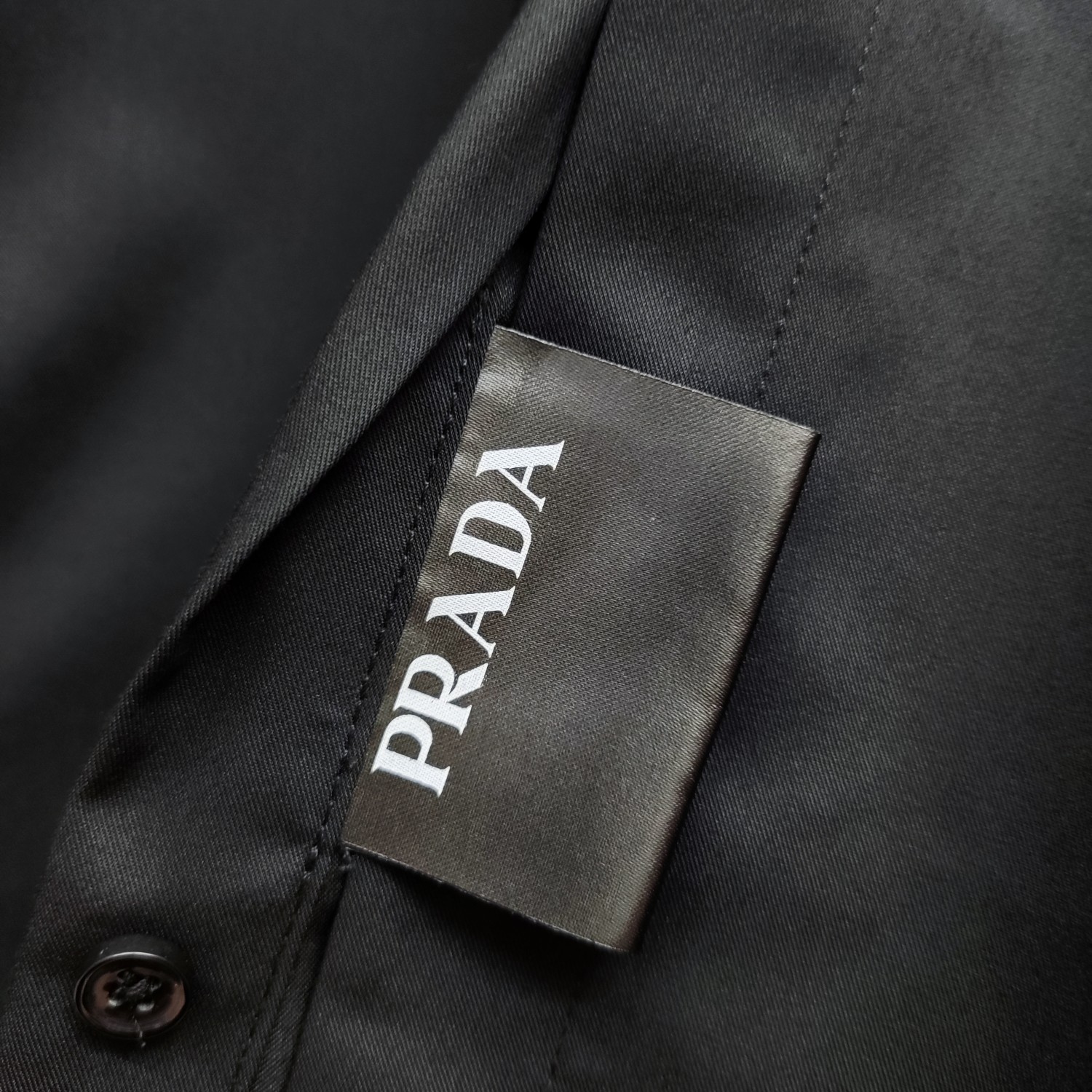 普拉达 PRADA 2025ss新款长袖 衬衫 衬衣，高端版本！专柜定制面料 透气舒适度高，细节无可挑剔