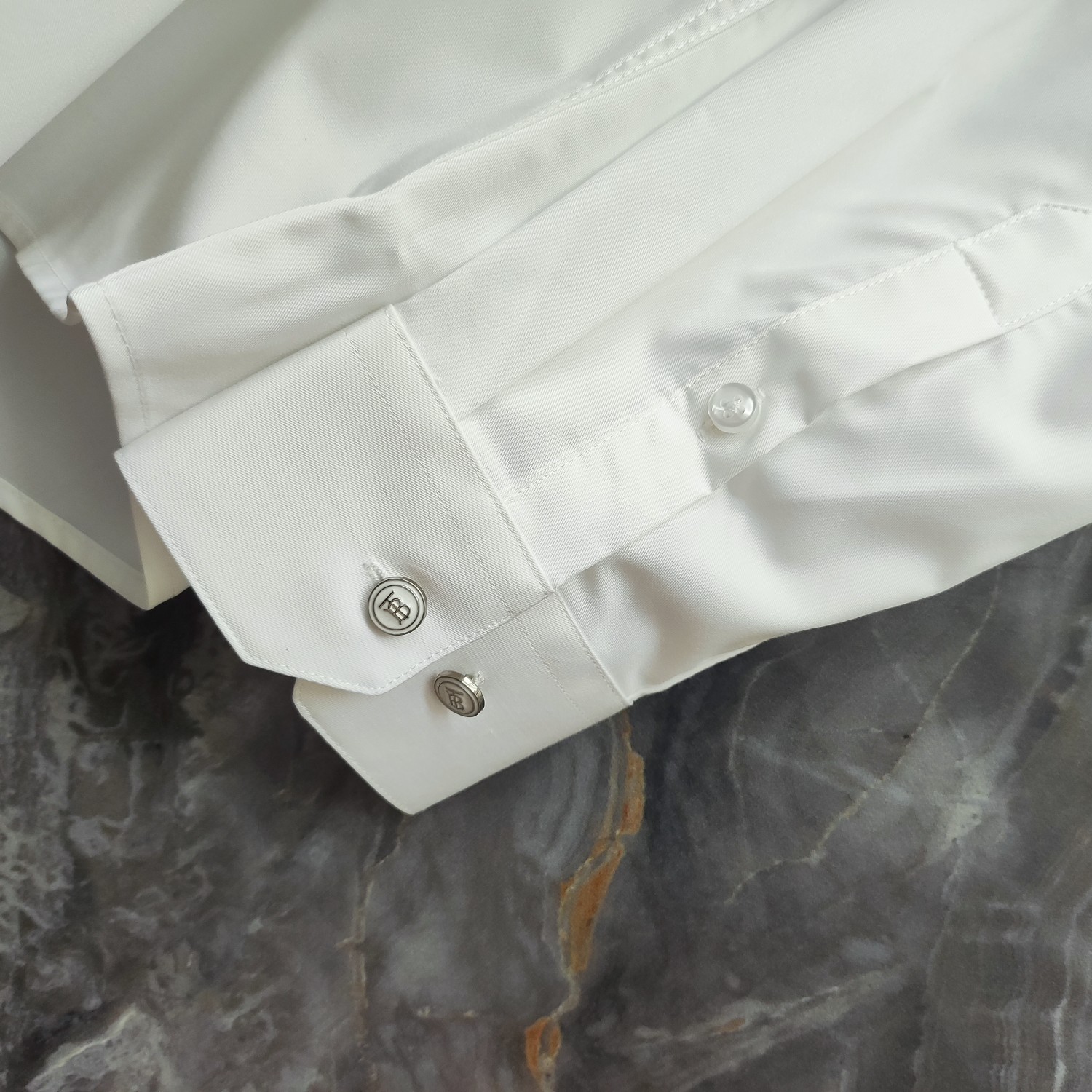   巴宝莉  BURBERRY  2025ss新款长袖 衬衫 衬衣，高端版本！专柜定制面料 透气舒适度高
