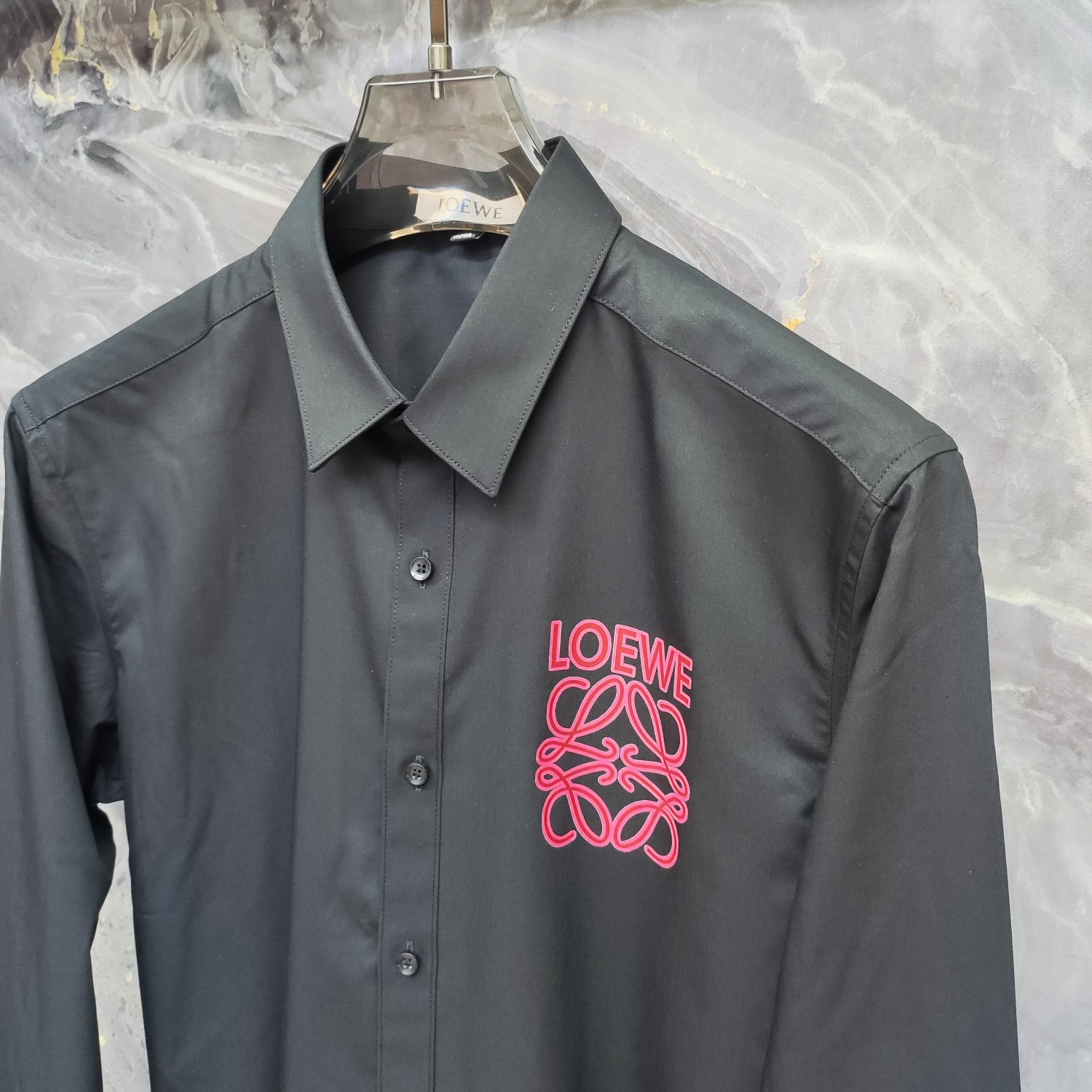 “Loewe Lowway 2025s Custom Long Sleeve Shirt: High-End Comfort and Style” - 图片 5