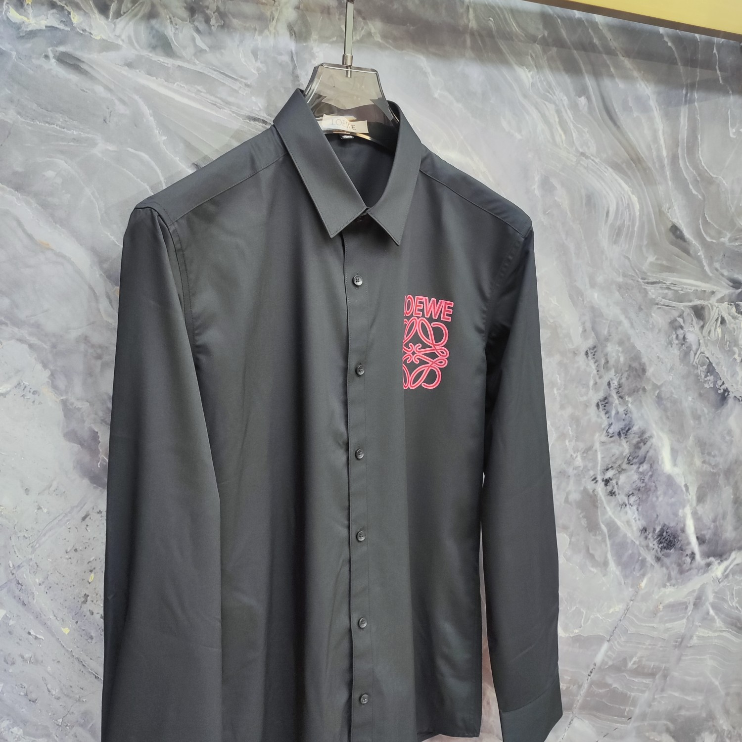“Loewe Lowway 2025s Custom Long Sleeve Shirt: High-End Comfort and Style” - 图片 4