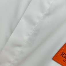 爱马仕 HERMES 2026春夏新款长袖 衬衫 衬衣,高端版本!专柜定制面料 透气舒适度高,细节无可 爱马仕 HERMES 2026春夏新款长袖 衬衫 衬衣,高端版本!专柜定制面料 透气舒适度高,细节无可