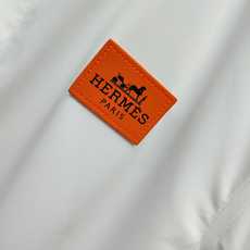 爱马仕 HERMES 2026春夏新款长袖 衬衫 衬衣,高端版本!专柜定制面料 透气舒适度高,细节无可 爱马仕 HERMES 2026春夏新款长袖 衬衫 衬衣,高端版本!专柜定制面料 透气舒适度高,细节无可
