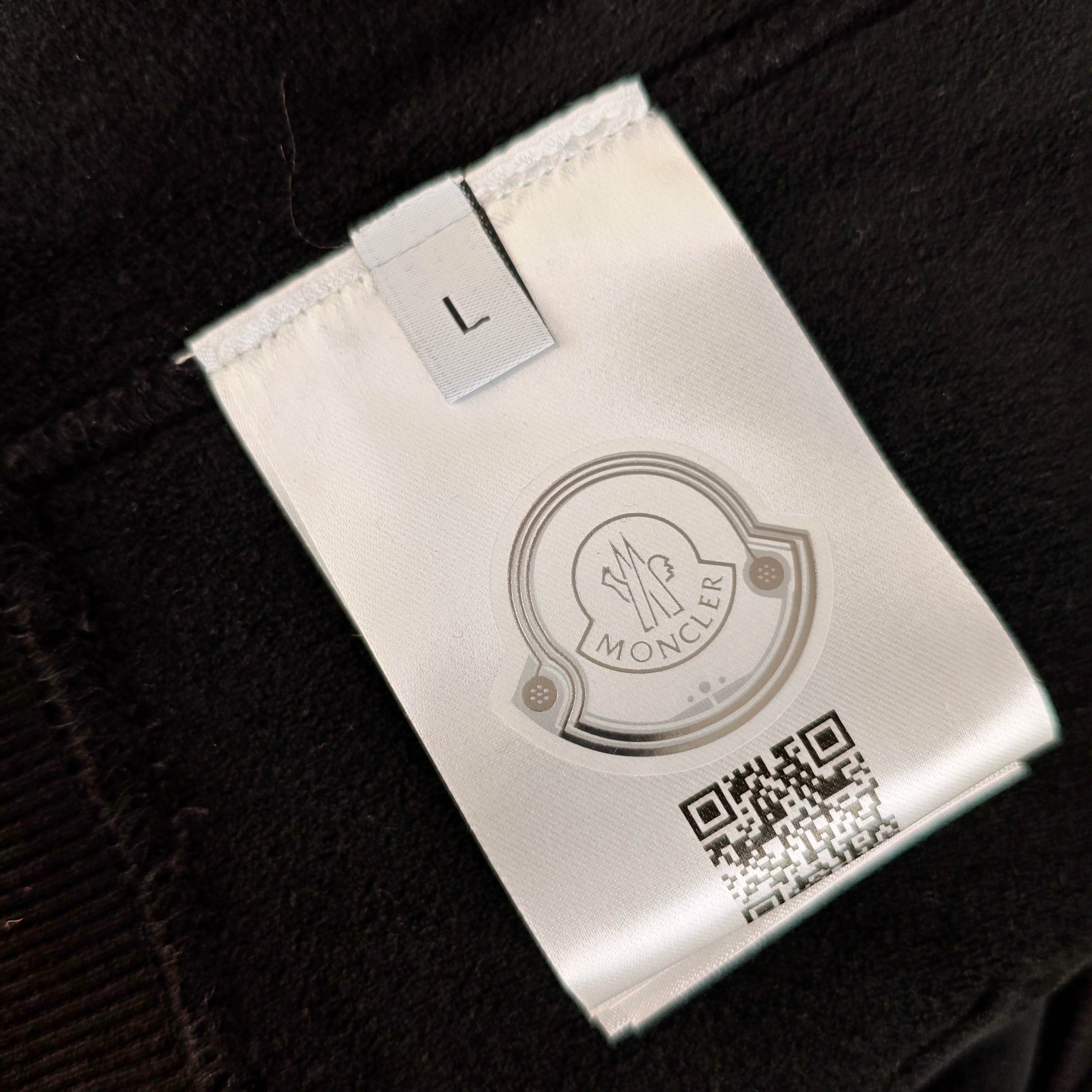 支持年后退换P190 M*ncler 蒙口2025秋冬新款原单男士休闲套头连帽卫衣  高端定制 内里加绒⚠️OS偏大版型⚠️高版本 时尚百搭爆款✨✨印胶图案袖上绣logo标设计 原版进口420克双股纯棉➕绒面料 螺纹袖口.领口衣摆 手感超柔软细腻 穿着亲肤舒适 高端精品 代工厂精细做工 上身非常赞 男士必备单品 三标齐全 尺码S-4XL（最大码可穿220斤左右 下单请报身高体重) 