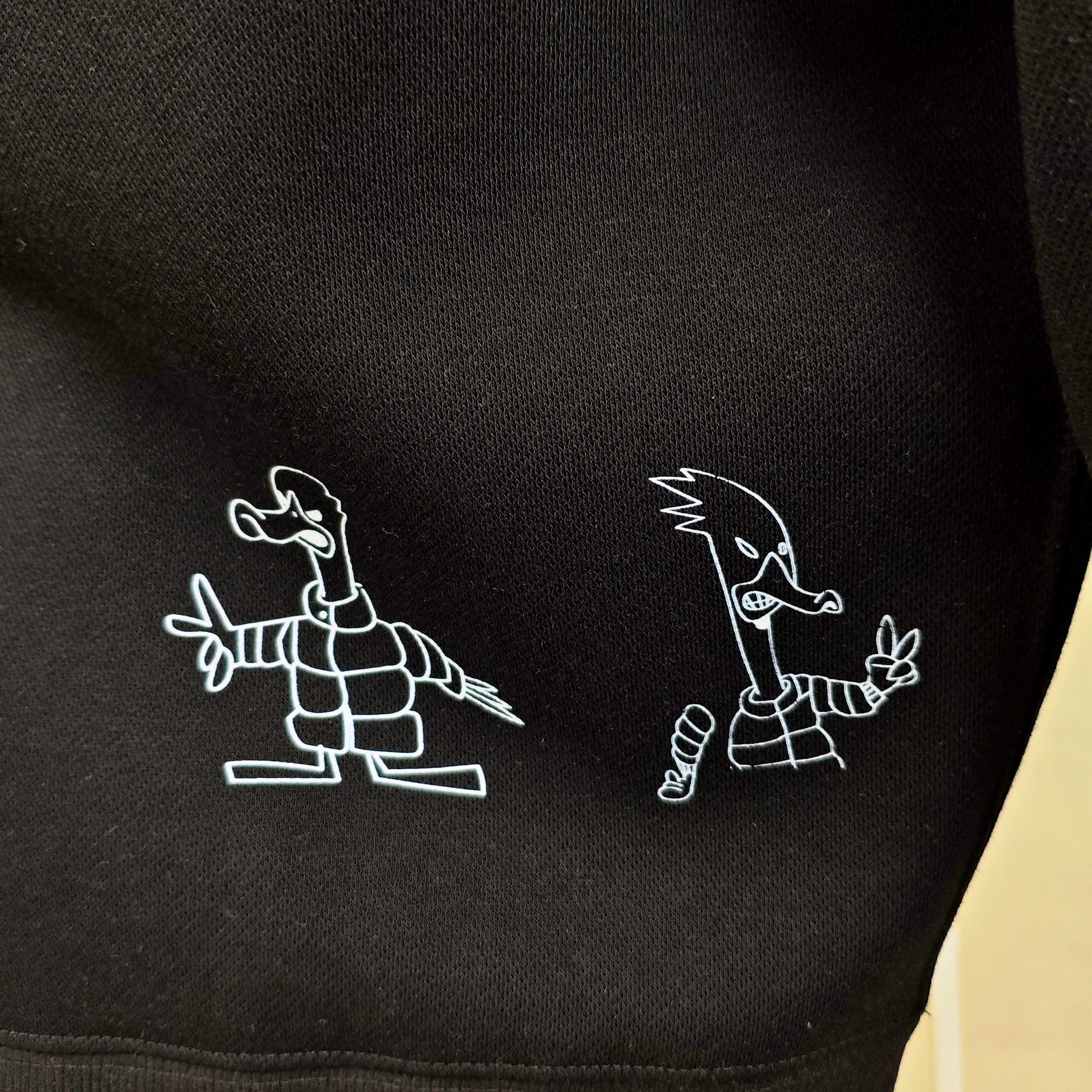 支持年后退换P190 M*ncler 蒙口2025秋冬新款原单男士休闲套头连帽卫衣  高端定制 内里加绒⚠️OS偏大版型⚠️高版本 时尚百搭爆款✨✨印胶图案袖上绣logo标设计 原版进口420克双股纯棉➕绒面料 螺纹袖口.领口衣摆 手感超柔软细腻 穿着亲肤舒适 高端精品 代工厂精细做工 上身非常赞 男士必备单品 三标齐全 尺码S-4XL（最大码可穿220斤左右 下单请报身高体重) 