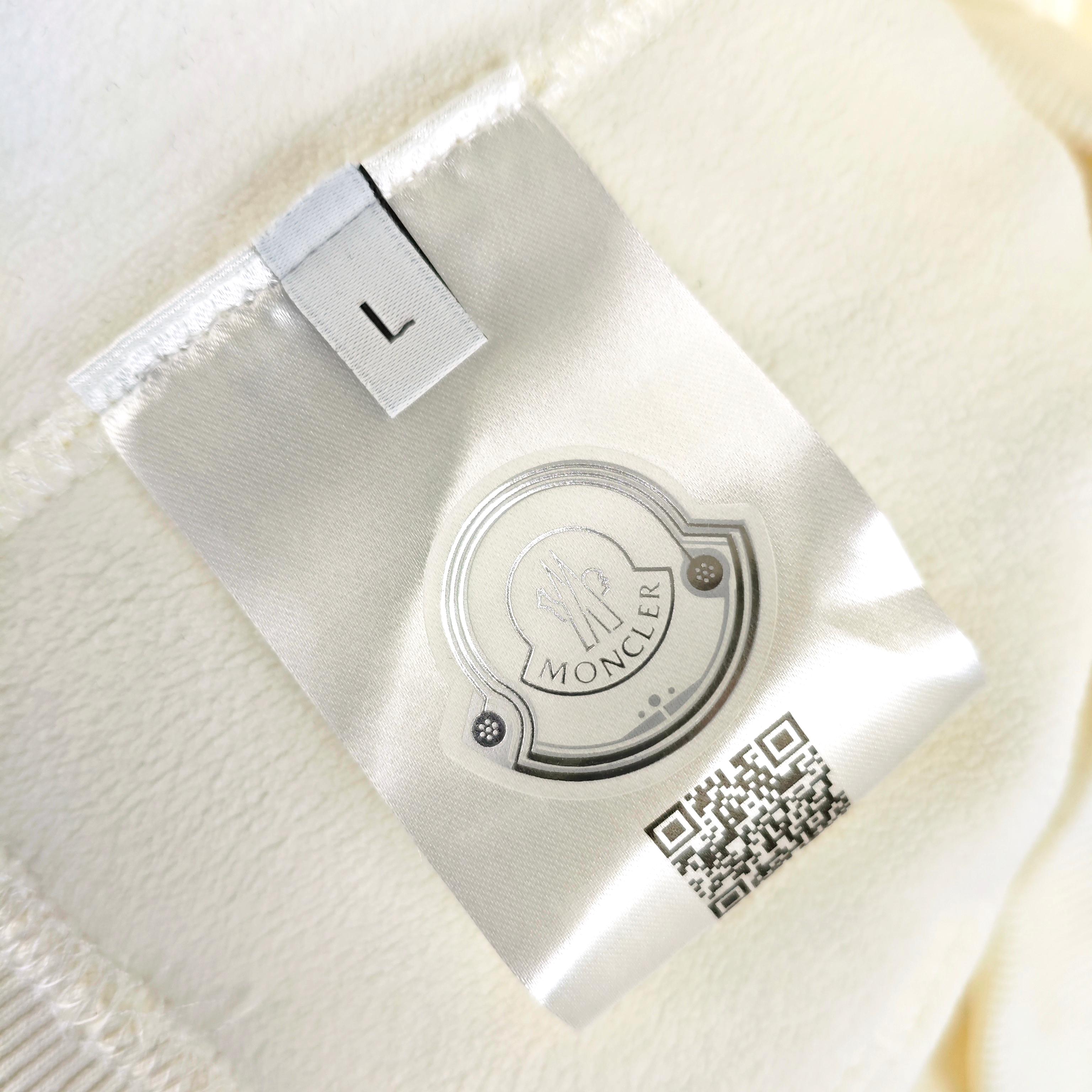 支持年后退换 P190 M*ncler 蒙口2025秋冬新款原单男士休闲套头连帽卫衣  高端定制 内里加绒⚠️OS偏大版型⚠️高版本 时尚百搭爆款✨✨印胶图案袖上绣logo标设计 原版进口420克双股纯棉➕绒面料 螺纹袖口.领口衣摆 手感超柔软细腻 穿着亲肤舒适 高端精品 代工厂精细做工 上身非常赞 男士必备单品 三标齐全 尺码S-4XL（最大码可穿220斤左右 下单请报身高体重) 