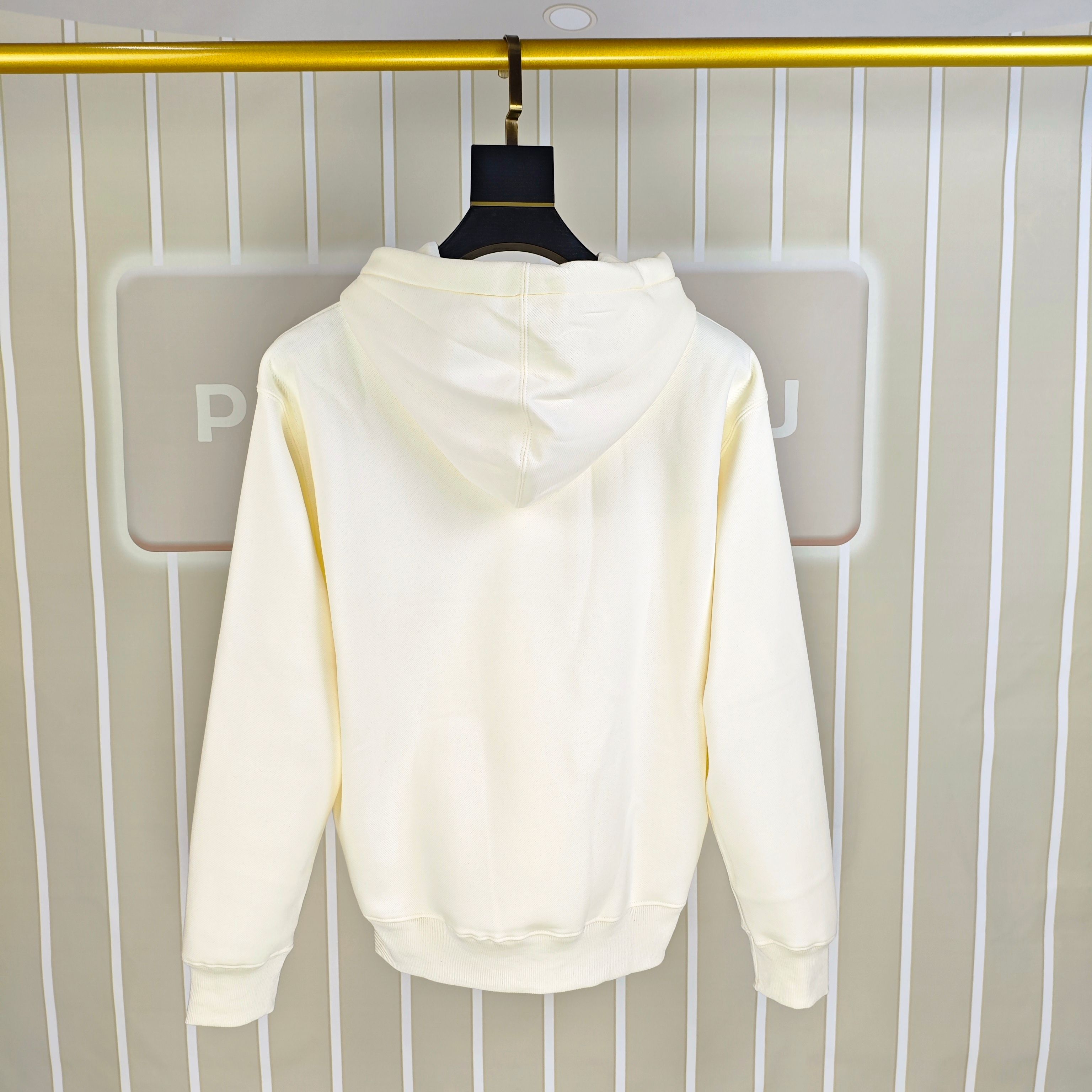 支持年后退换 P190 G*cci 古齐2025秋冬新款原单男士加绒加厚连帽卫衣 官网款 时尚百搭爆款⚠️OS宽松偏大版型⚠️✨✨狠货 高端定制 高版本✨✨立体刺绣字母logo设计 原版进口420克双股100%纯棉面料 手感超柔软细腻 穿着亲肤舒适 代工厂精细做工 高端精品 上身非常赞 男士必备单品 三标齐全 码数：S-4XL（最大码可穿220斤左右 下单请报身高体重)