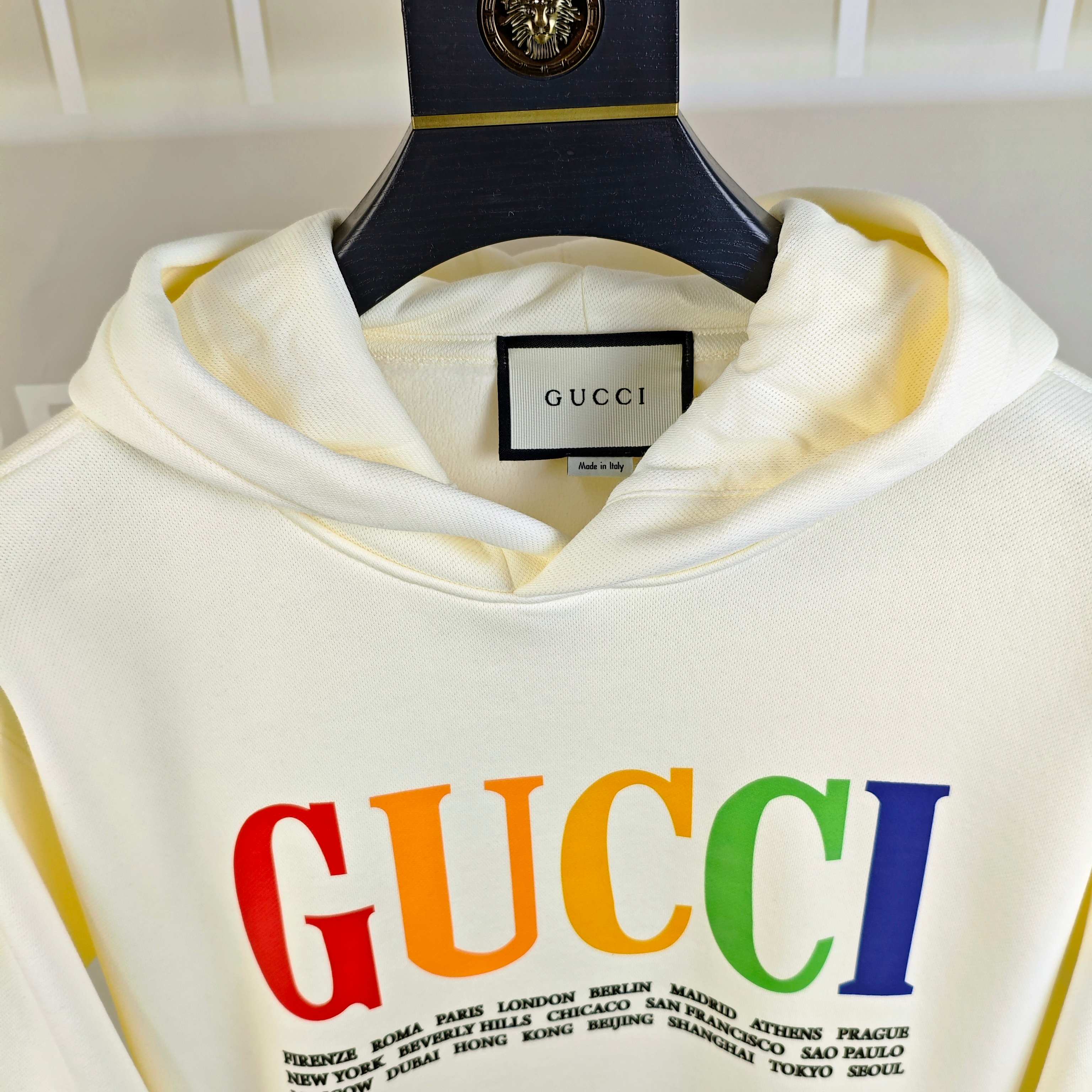 支持年后退换 P190 G*cci 古齐2025秋冬新款原单男士加绒加厚连帽卫衣 官网款 时尚百搭爆款⚠️OS宽松偏大版型⚠️✨✨狠货 高端定制 高版本✨✨立体刺绣字母logo设计 原版进口420克双股100%纯棉面料 手感超柔软细腻 穿着亲肤舒适 代工厂精细做工 高端精品 上身非常赞 男士必备单品 三标齐全 码数：S-4XL（最大码可穿220斤左右 下单请报身高体重)