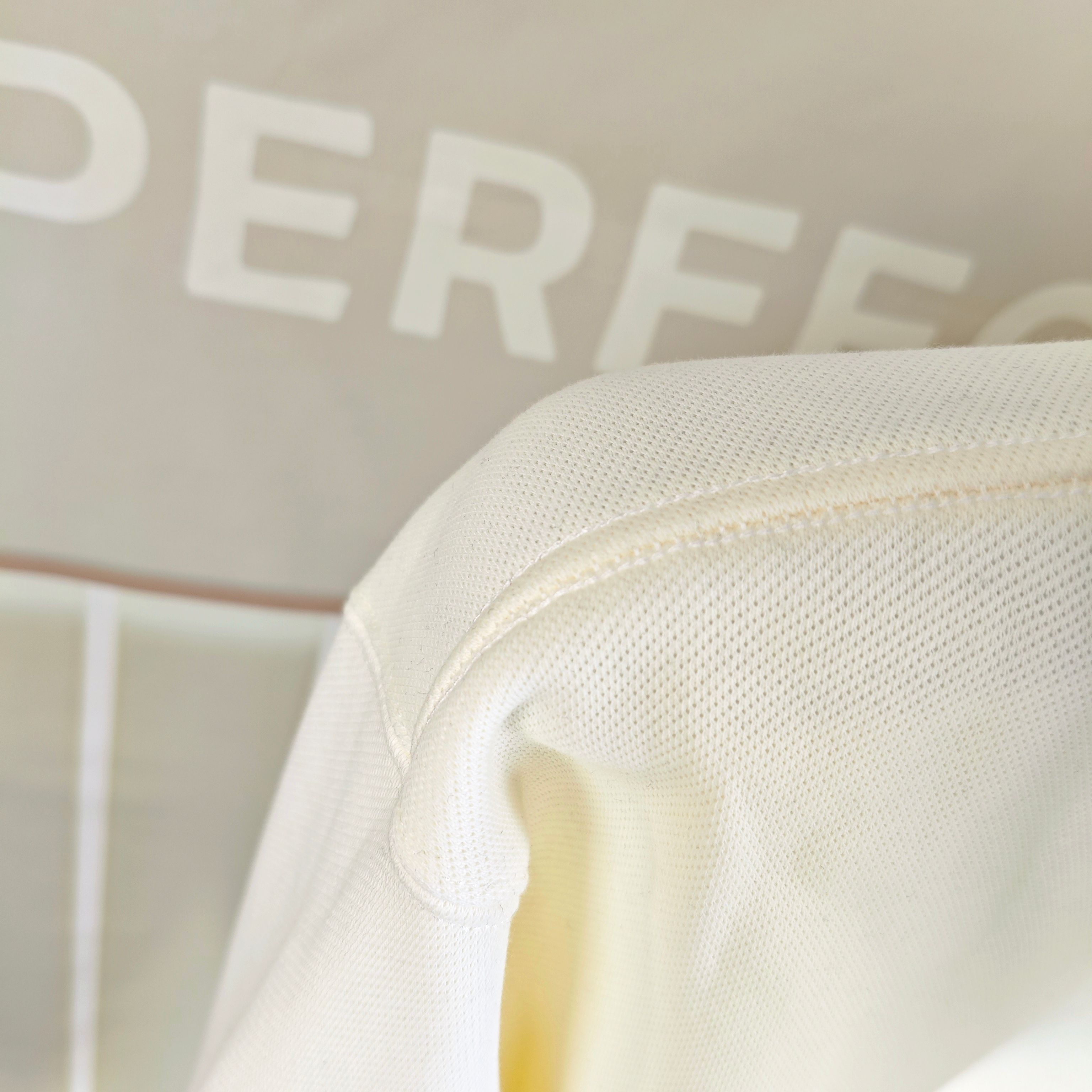 支持年后退换 P190 G*cci 古齐2025秋冬新款原单男士加绒加厚连帽卫衣 官网款 时尚百搭爆款⚠️OS宽松偏大版型⚠️✨✨狠货 高端定制 高版本✨✨立体刺绣字母logo设计 原版进口420克双股100%纯棉面料 手感超柔软细腻 穿着亲肤舒适 代工厂精细做工 高端精品 上身非常赞 男士必备单品 三标齐全 码数：S-4XL（最大码可穿220斤左右 下单请报身高体重)