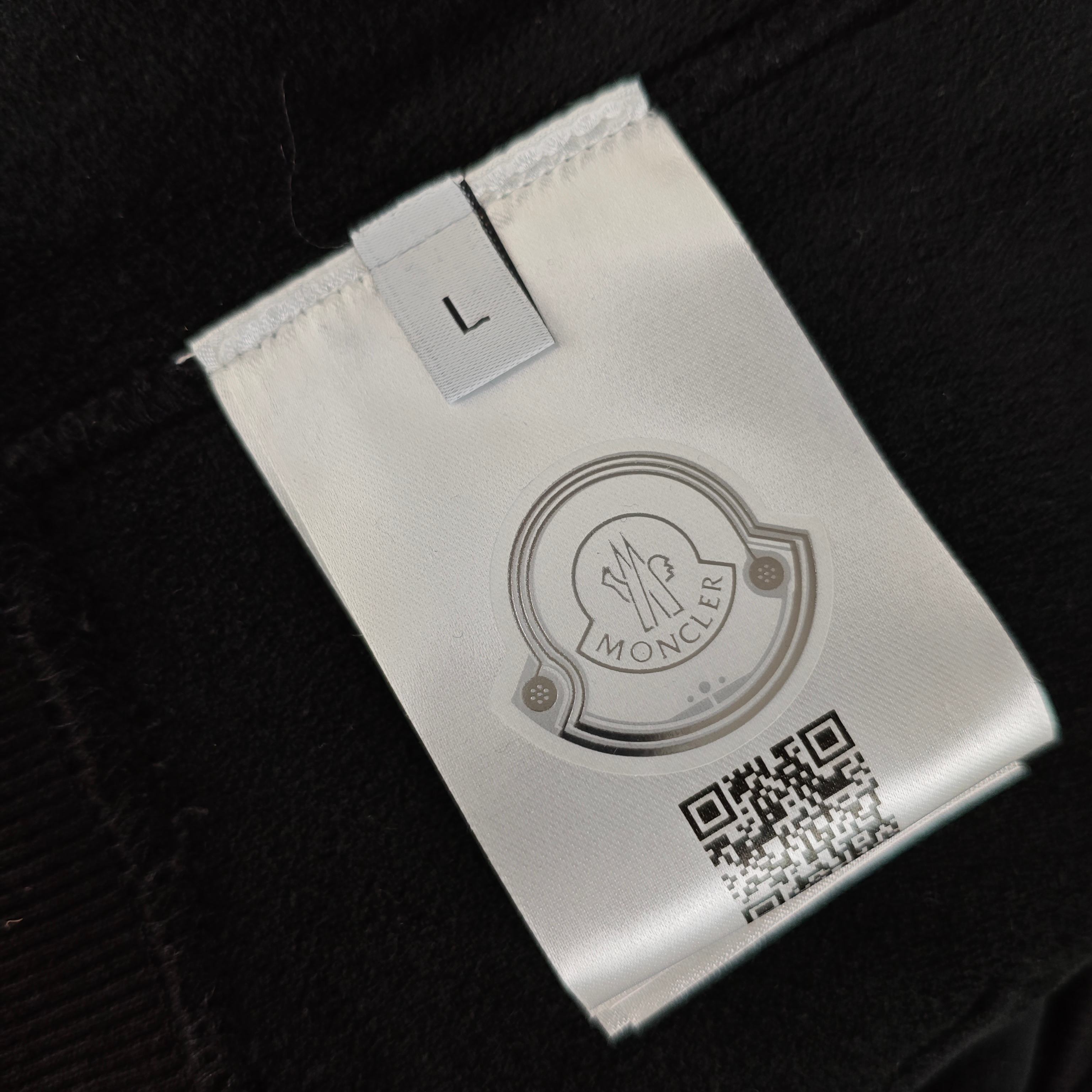 支持年后退换 P190 M*ncler 蒙口2025秋冬新款原单男士加绒加厚休闲套头连帽卫衣  高端定制 内里加绒⚠️OS偏大版型⚠️高版本 时尚百搭爆款✨✨印胶图案袖上绣logo标设计 原版进口420克双股纯棉➕绒面料 螺纹袖口.领口衣摆 手感超柔软细腻 穿着亲肤舒适 高端精品 代工厂精细做工 上身非常赞 男士必备单品 三标齐全 尺码S-4XL（最大码可穿220斤左右 下单请报身高体重)