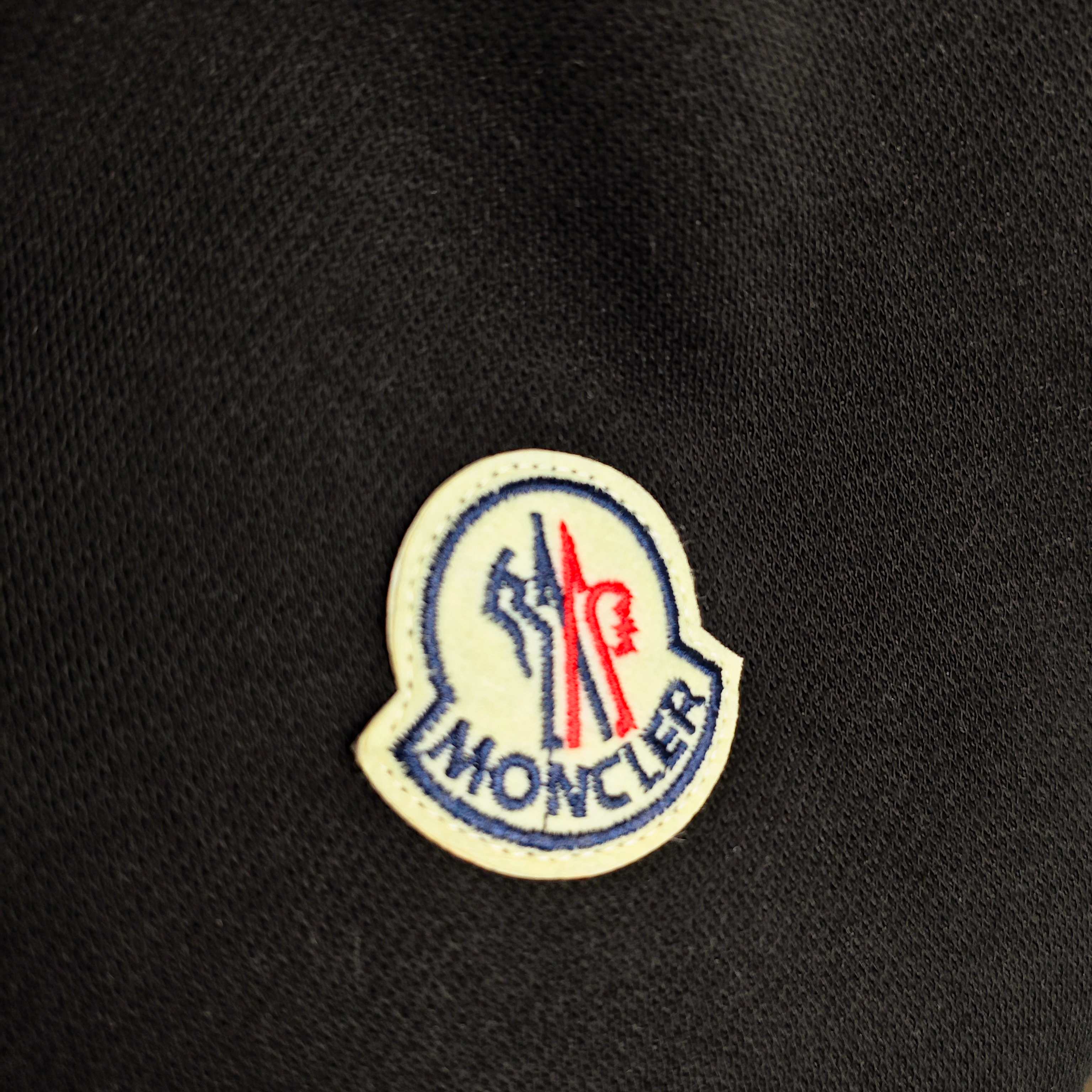 支持年后退换 P190 M*ncler 蒙口2025秋冬新款原单男士加绒加厚休闲套头连帽卫衣  高端定制 内里加绒⚠️OS偏大版型⚠️高版本 时尚百搭爆款✨✨印胶图案袖上绣logo标设计 原版进口420克双股纯棉➕绒面料 螺纹袖口.领口衣摆 手感超柔软细腻 穿着亲肤舒适 高端精品 代工厂精细做工 上身非常赞 男士必备单品 三标齐全 尺码S-4XL（最大码可穿220斤左右 下单请报身高体重)