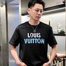LV 路易威登2026春夏新款原单男士圆领短袖速干T恤 🔥专柜同步售卖 ✨✨高端品质 高版本 OS版型阔 LV 路易威登2026春夏新款原单男士圆领短袖速干T恤 🔥专柜同步售卖 ✨✨高端品质 高版本 OS版型阔