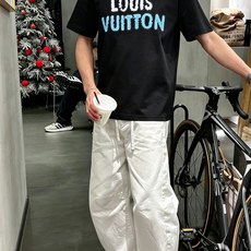 LV 路易威登2026春夏新款原单男士圆领短袖速干T恤 🔥专柜同步售卖 ✨✨高端品质 高版本 OS版型阔 LV 路易威登2026春夏新款原单男士圆领短袖速干T恤 🔥专柜同步售卖 ✨✨高端品质 高版本 OS版型阔