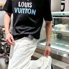 LV 路易威登2026春夏新款原单男士圆领短袖速干T恤 🔥专柜同步售卖 ✨✨高端品质 高版本 OS版型阔 LV 路易威登2026春夏新款原单男士圆领短袖速干T恤 🔥专柜同步售卖 ✨✨高端品质 高版本 OS版型阔