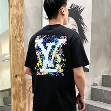 LV 路易威登2026春夏新款原单男士圆领短袖速干T恤 🔥专柜同步售卖 ✨✨高端品质 高版本 OS版型阔 LV 路易威登2026春夏新款原单男士圆领短袖速干T恤 🔥专柜同步售卖 ✨✨高端品质 高版本 OS版型阔