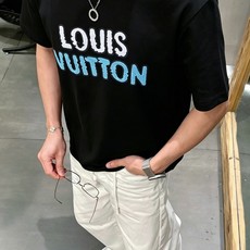 LV 路易威登2026春夏新款原单男士圆领短袖速干T恤 🔥专柜同步售卖 ✨✨高端品质 高版本 OS版型阔 LV 路易威登2026春夏新款原单男士圆领短袖速干T恤 🔥专柜同步售卖 ✨✨高端品质 高版本 OS版型阔