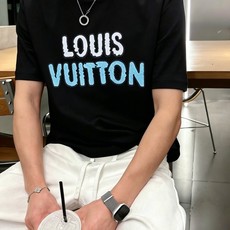 LV 路易威登2026春夏新款原单男士圆领短袖速干T恤 🔥专柜同步售卖 ✨✨高端品质 高版本 OS版型阔 LV 路易威登2026春夏新款原单男士圆领短袖速干T恤 🔥专柜同步售卖 ✨✨高端品质 高版本 OS版型阔