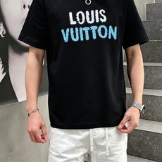 LV 路易威登2026春夏新款原单男士圆领短袖速干T恤 🔥专柜同步售卖 ✨✨高端品质 高版本 OS版型阔 LV 路易威登2026春夏新款原单男士圆领短袖速干T恤 🔥专柜同步售卖 ✨✨高端品质 高版本 OS版型阔