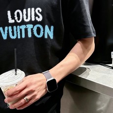 LV 路易威登2026春夏新款原单男士圆领短袖速干T恤 🔥专柜同步售卖 ✨✨高端品质 高版本 OS版型阔 LV 路易威登2026春夏新款原单男士圆领短袖速干T恤 🔥专柜同步售卖 ✨✨高端品质 高版本 OS版型阔