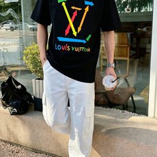 LV 路易威登2026春夏新款原单男士圆领短袖速干T恤 🔥专柜同步售卖 ✨✨高端品质 高版本 OS版型阔 LV 路易威登2026春夏新款原单男士圆领短袖速干T恤 🔥专柜同步售卖 ✨✨高端品质 高版本 OS版型阔
