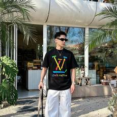 LV 路易威登2026春夏新款原单男士圆领短袖速干T恤 🔥专柜同步售卖 ✨✨高端品质 高版本 OS版型阔 LV 路易威登2026春夏新款原单男士圆领短袖速干T恤 🔥专柜同步售卖 ✨✨高端品质 高版本 OS版型阔