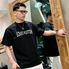 LV 路易威登2026春夏新款原单男士圆领短袖速干T恤 🔥专柜同步售卖 ✨✨高端品质 高版本 OS版型阔 LV 路易威登2026春夏新款原单男士圆领短袖速干T恤 🔥专柜同步售卖 ✨✨高端品质 高版本 OS版型阔
